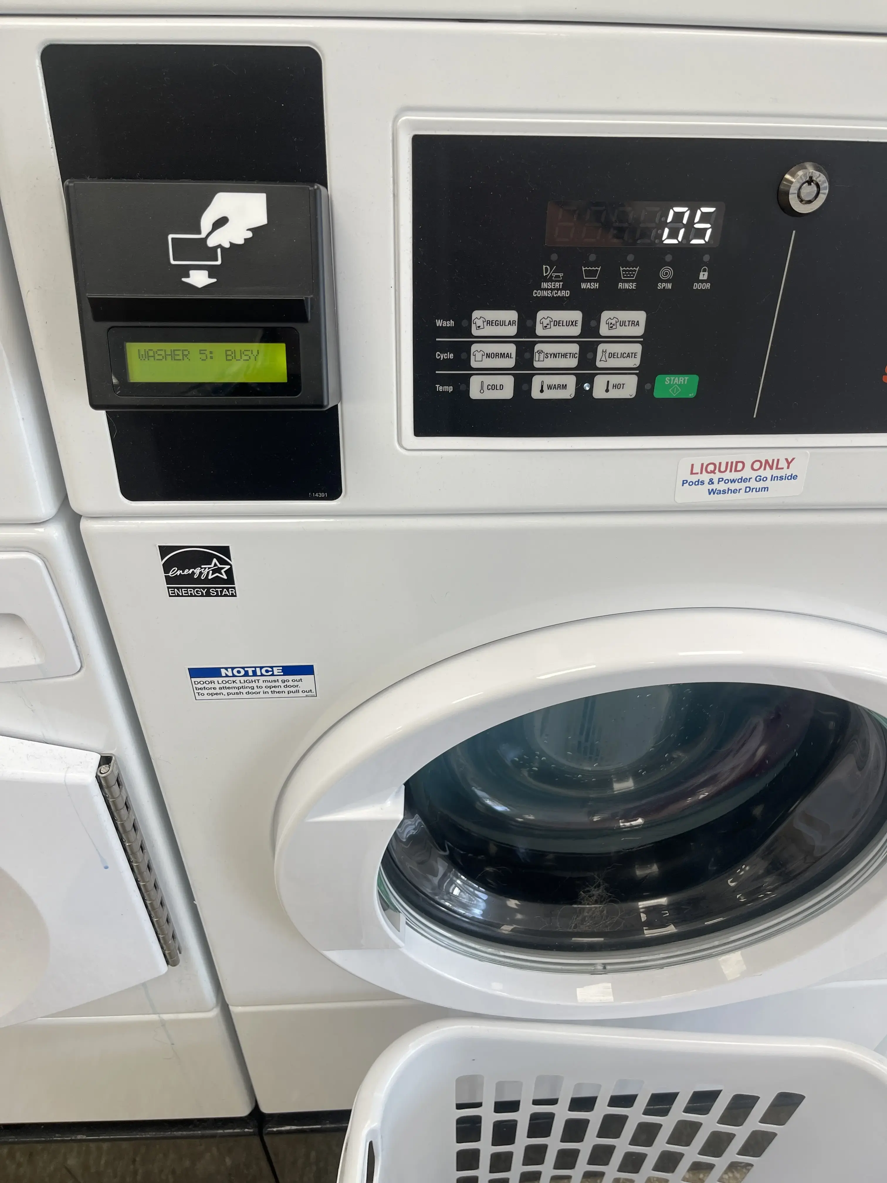 Perry Street Laundromat thumbnail 15