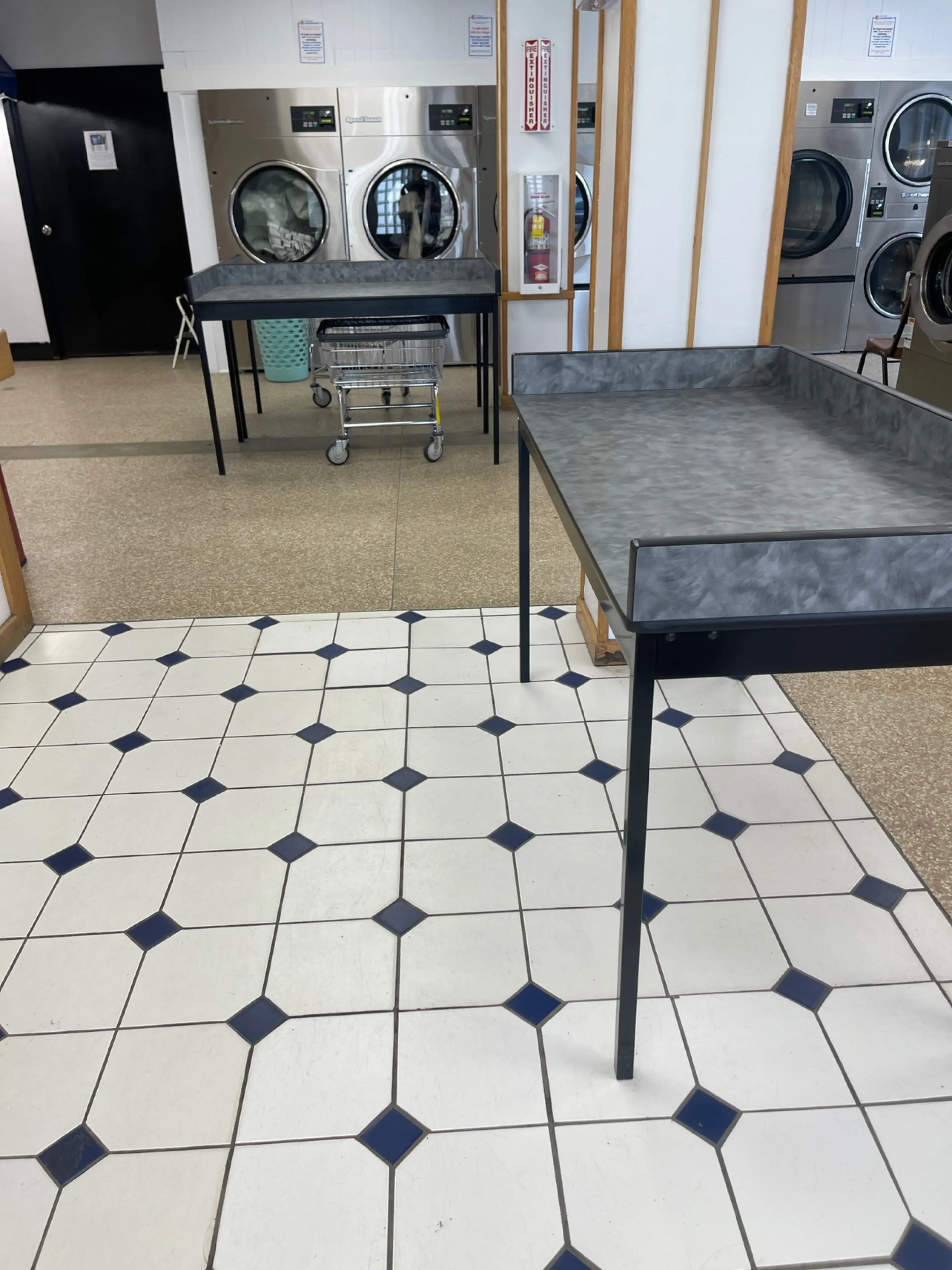 Perry Street Laundromat thumbnail 12