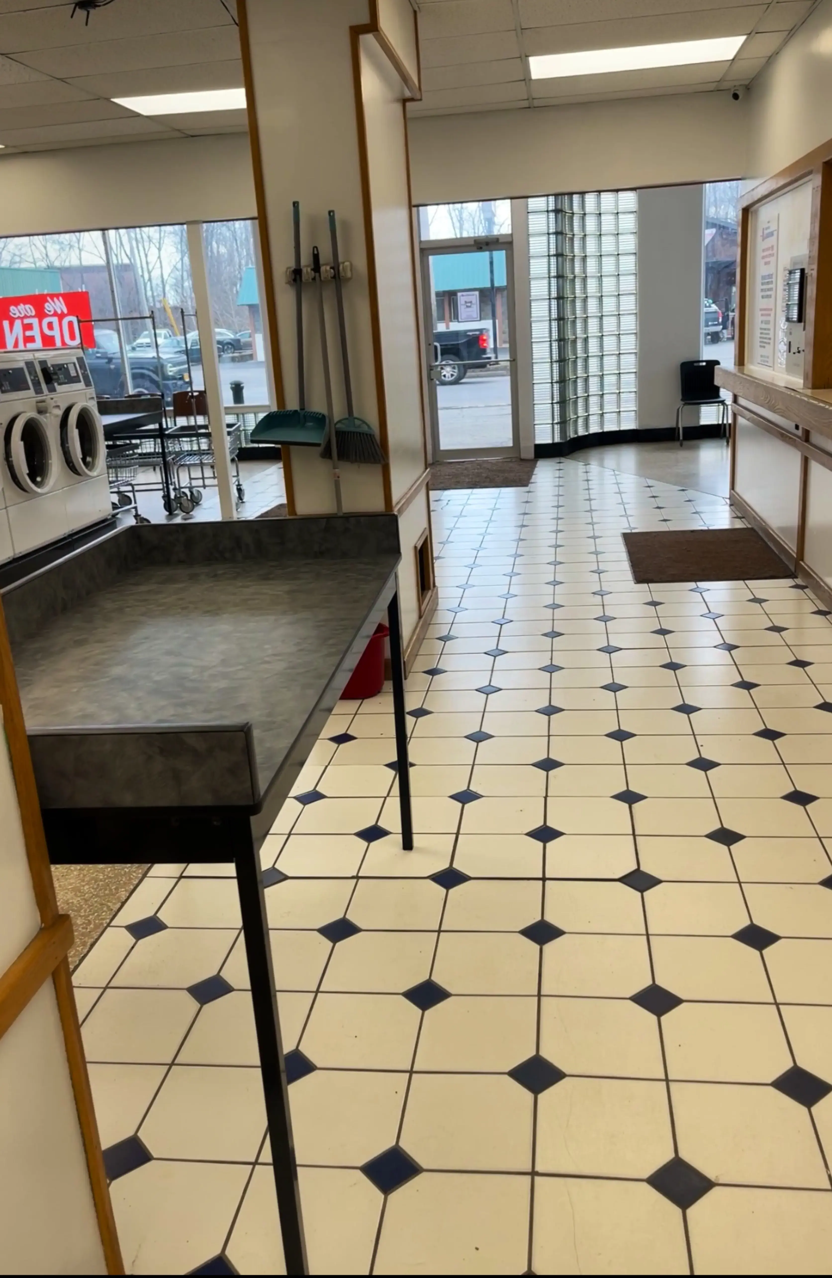 Perry Street Laundromat thumbnail 3