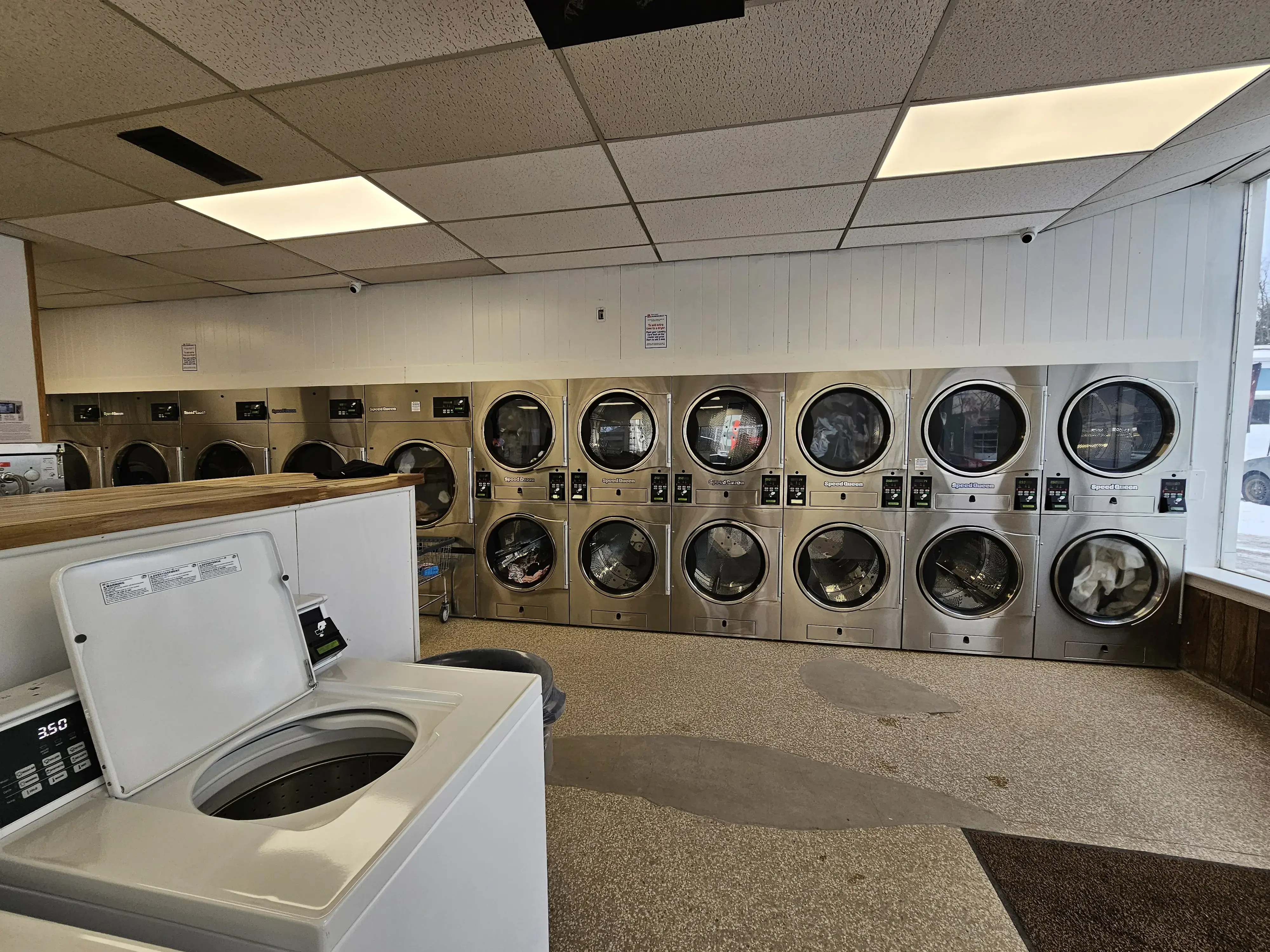 Perry Street Laundromat - Image 8