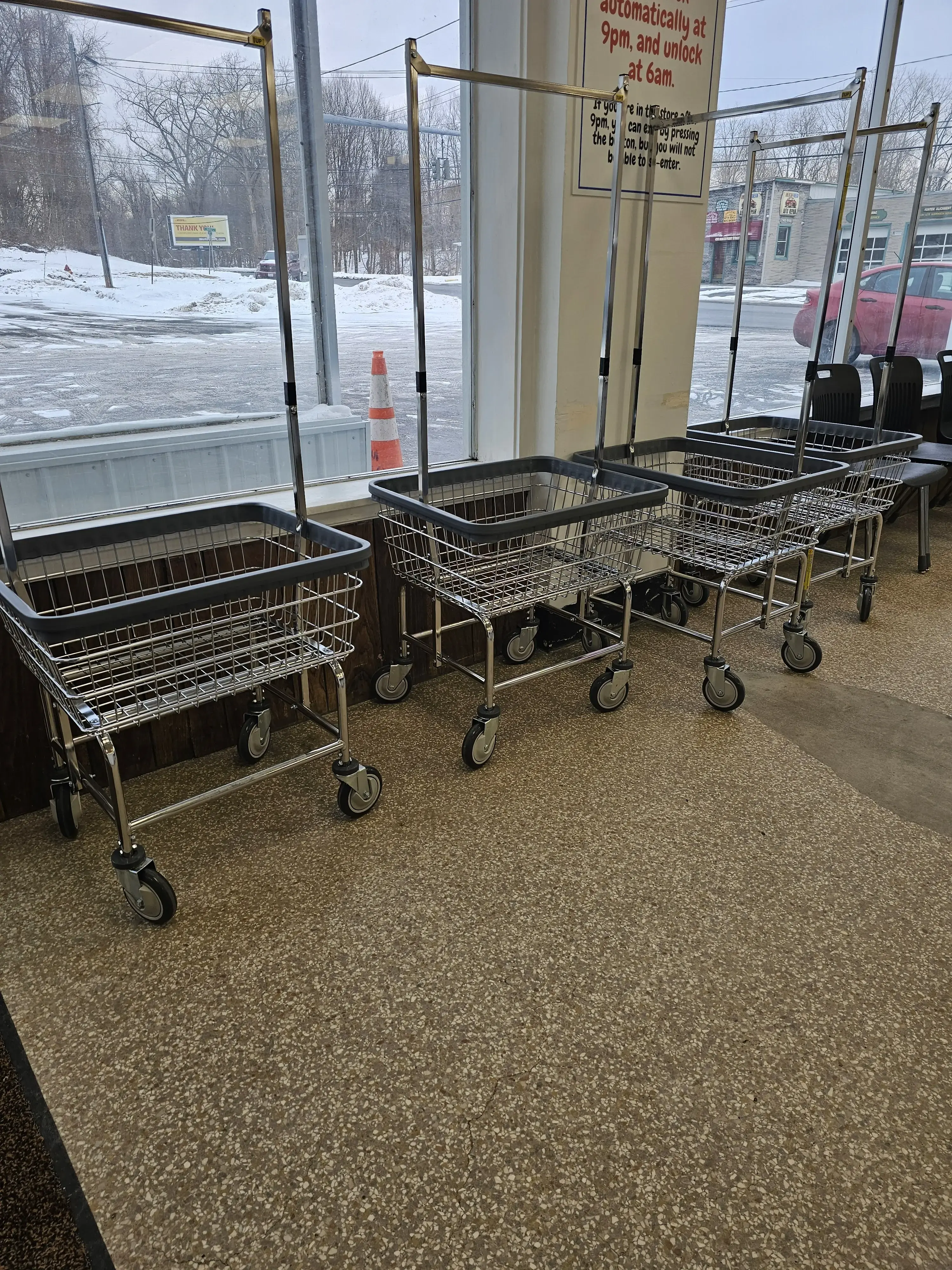 Perry Street Laundromat - Image 7