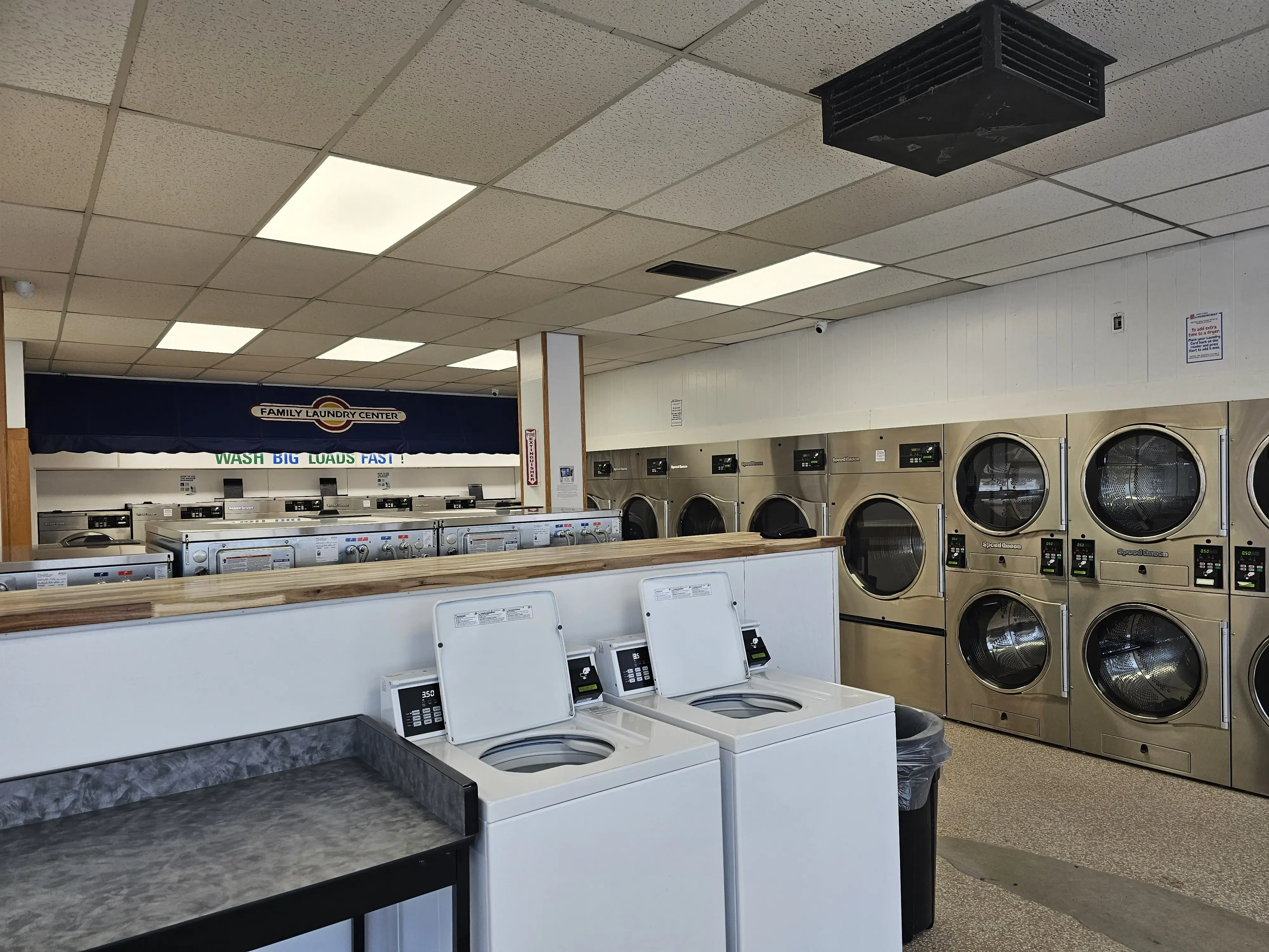 Perry Street Laundromat thumbnail 18