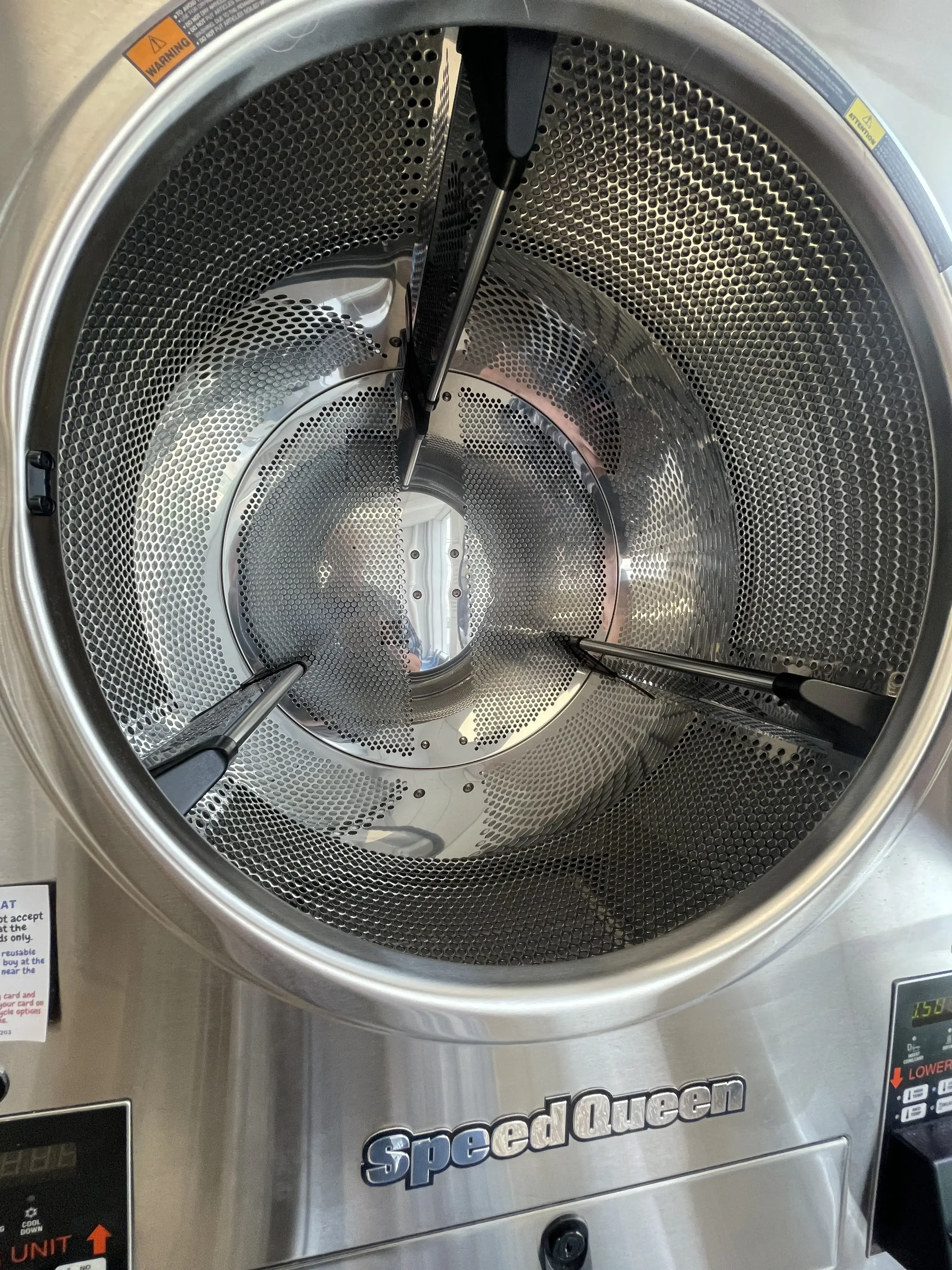 Perry Street Laundromat thumbnail 20