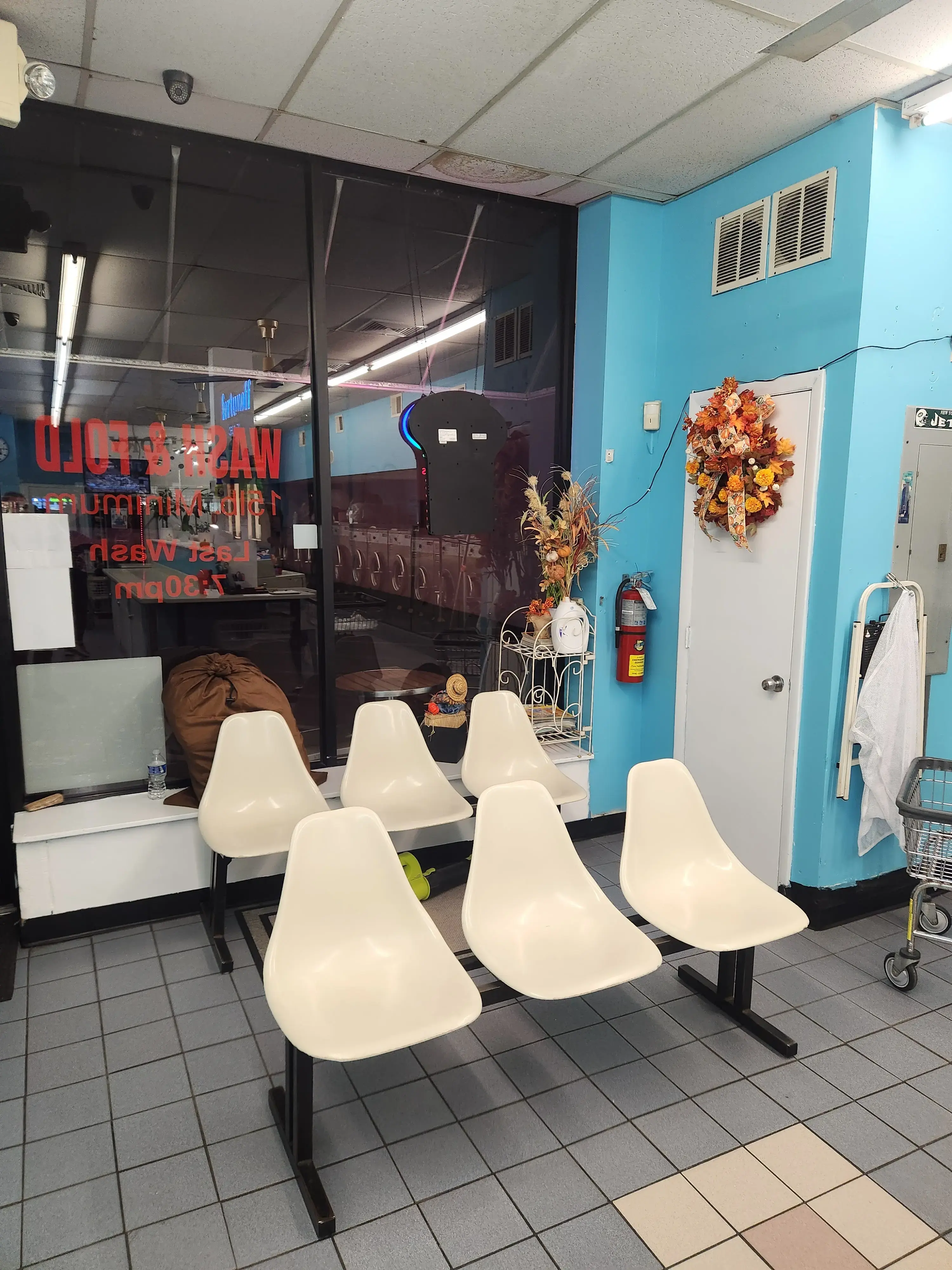 Piccolina's Laundromat - Image 4