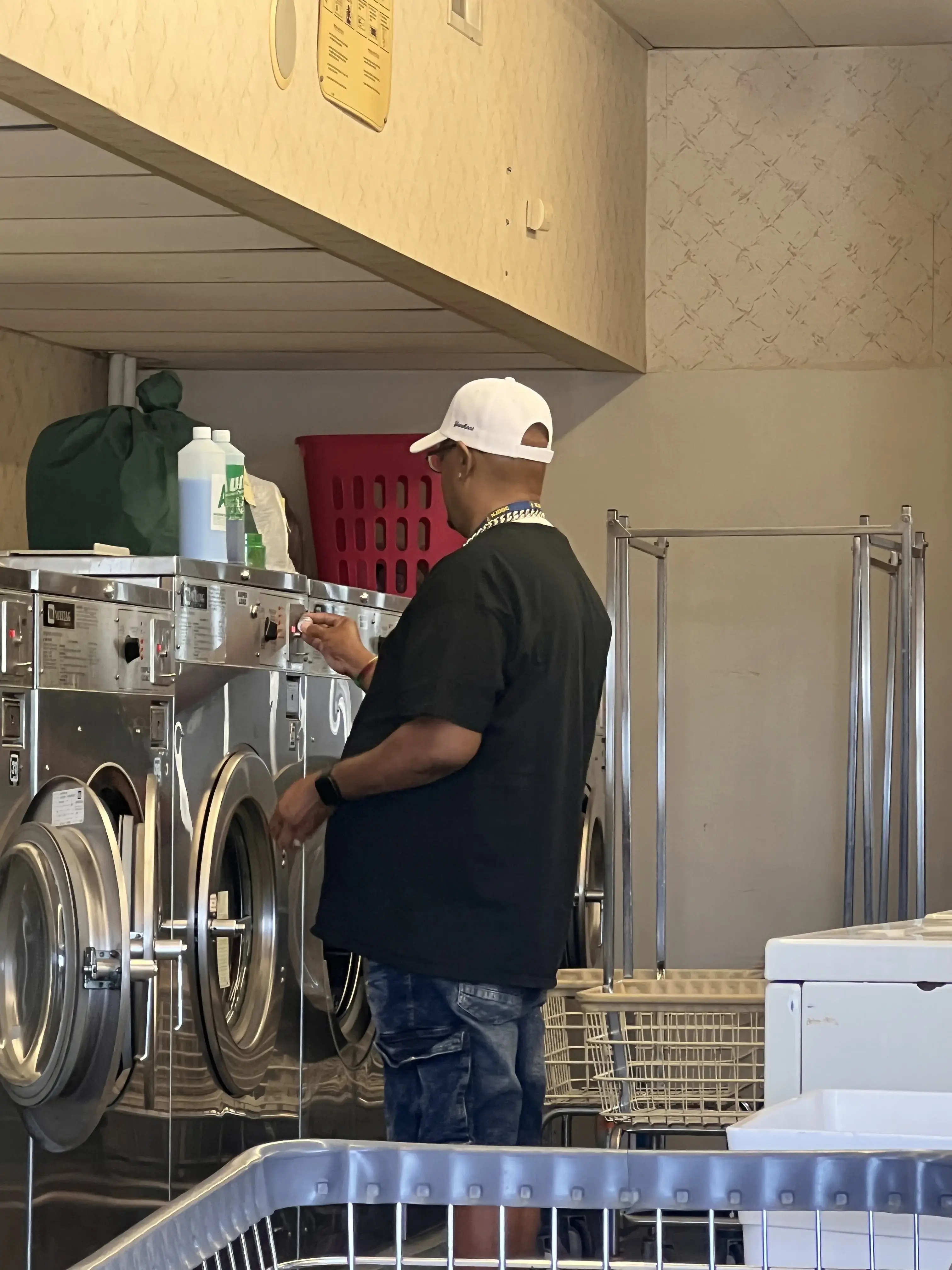 Piccolina's Laundromat - Image 5