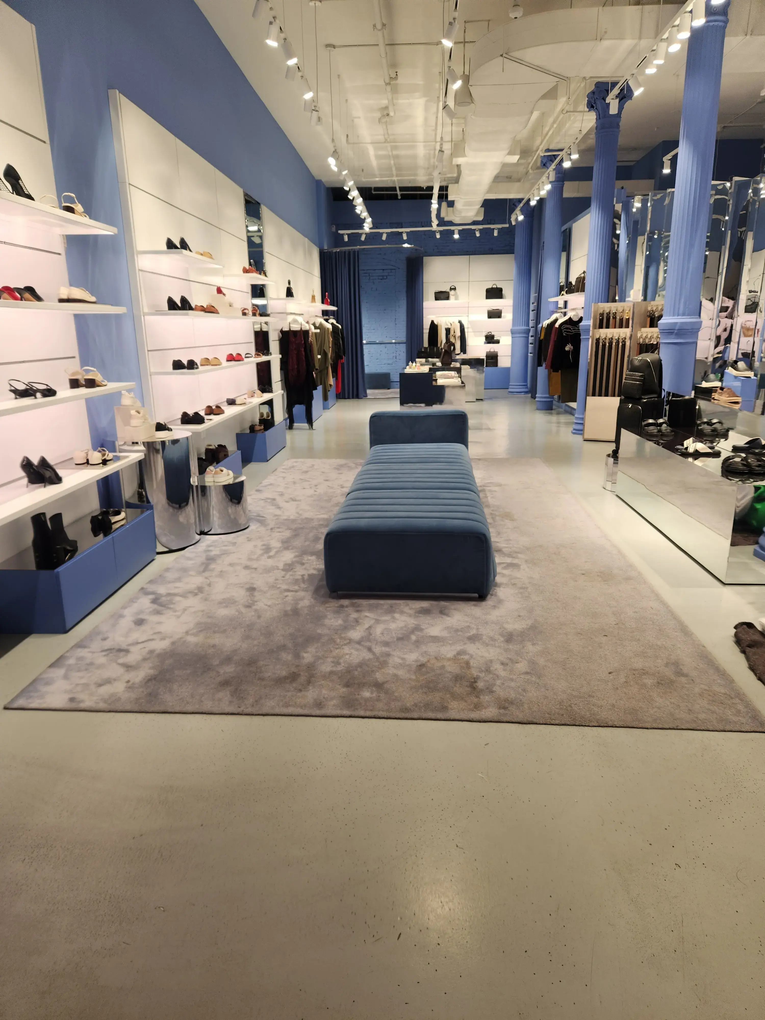 Piccolina's Laundromat - Image 10