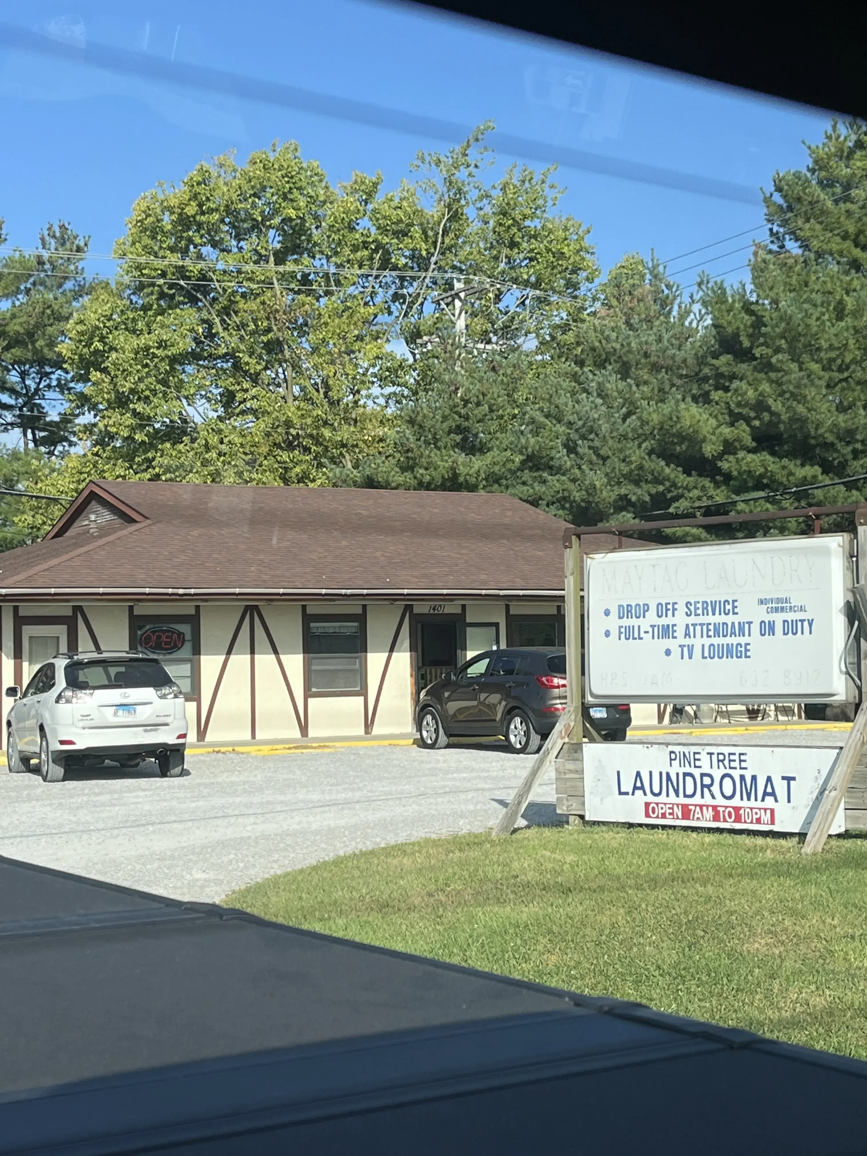 Pine Tree Laundromat thumbnail 12