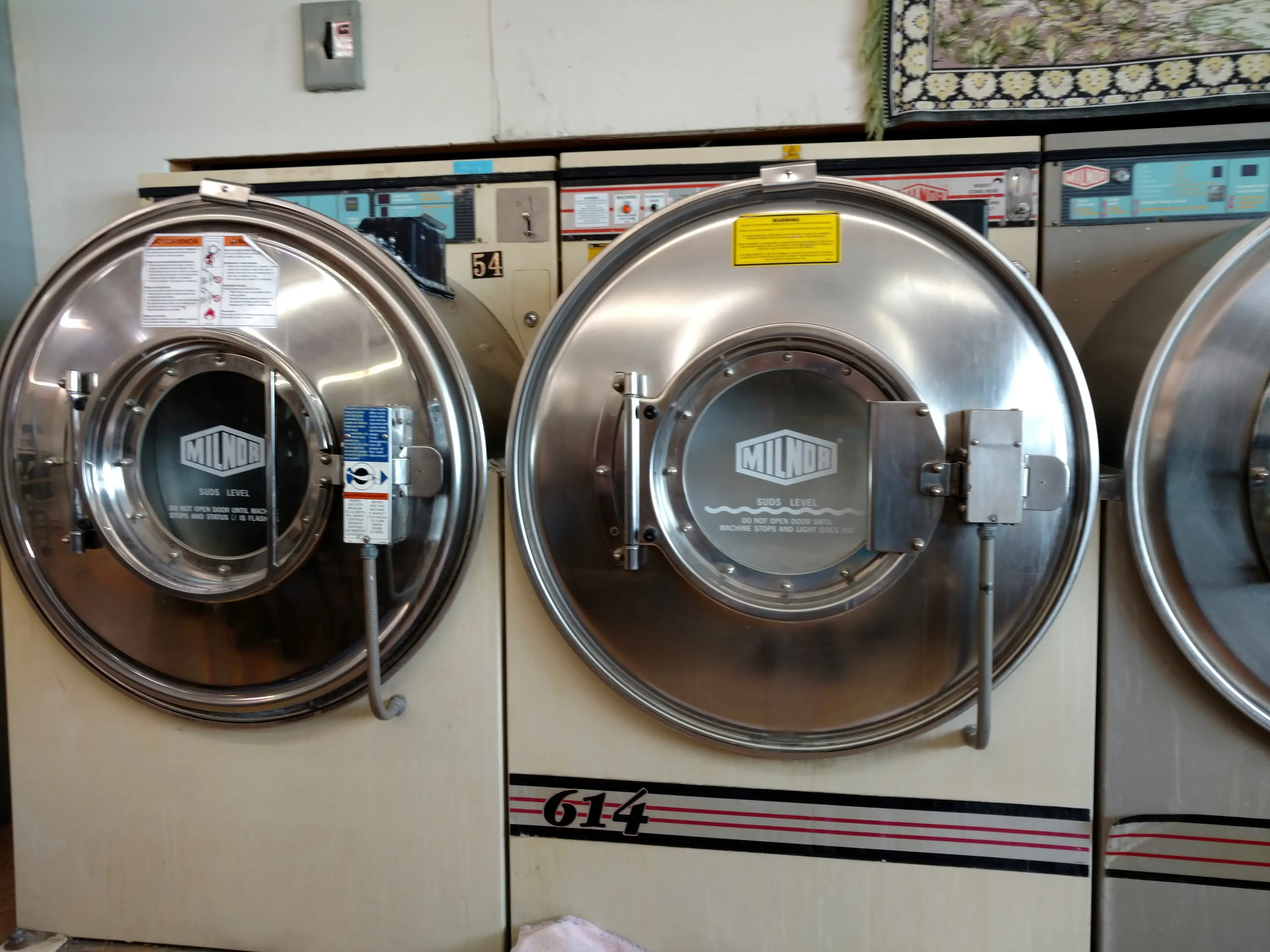 Pine Tree Laundromat thumbnail 2