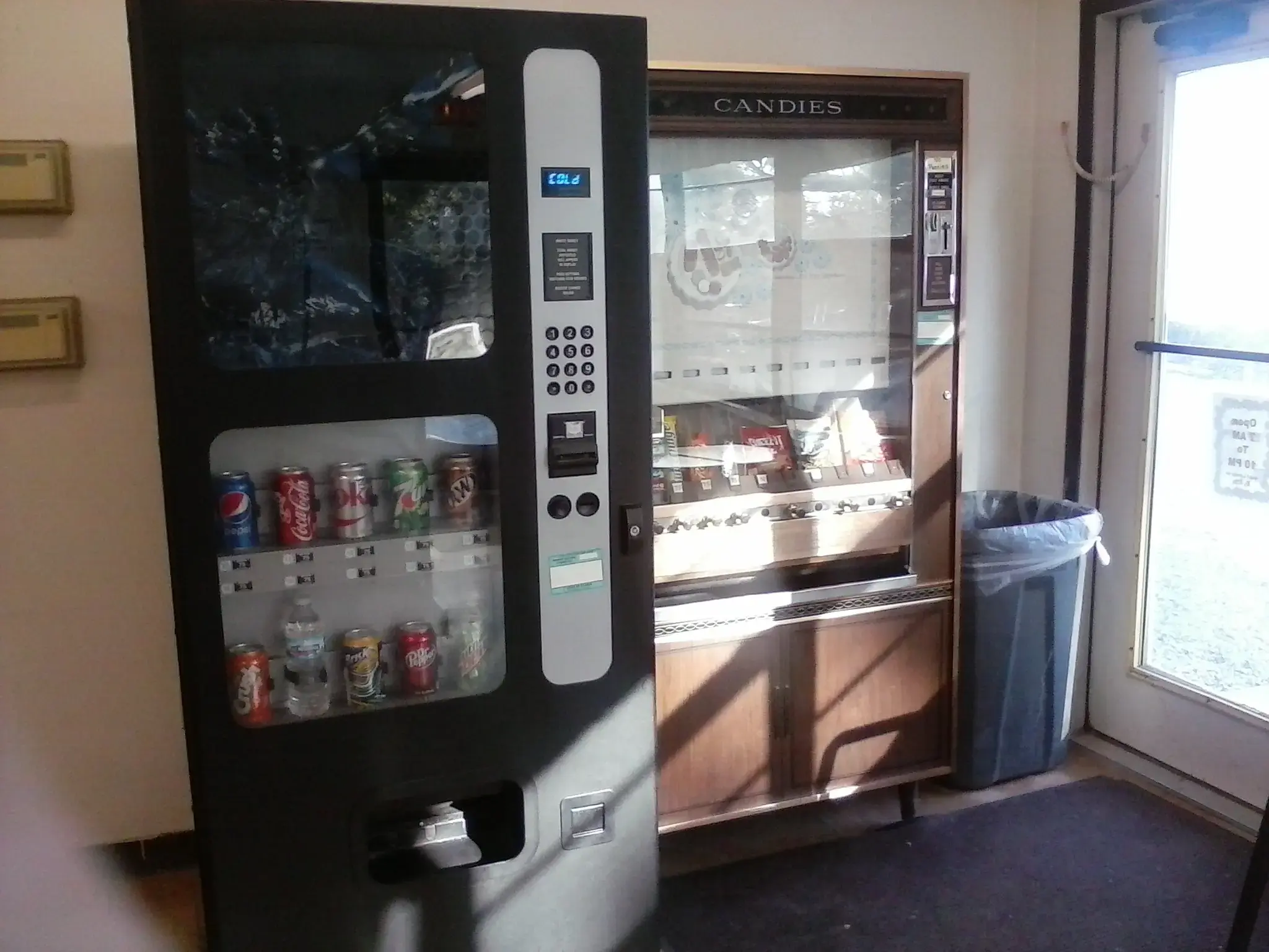 Pine Tree Laundromat - Image 18