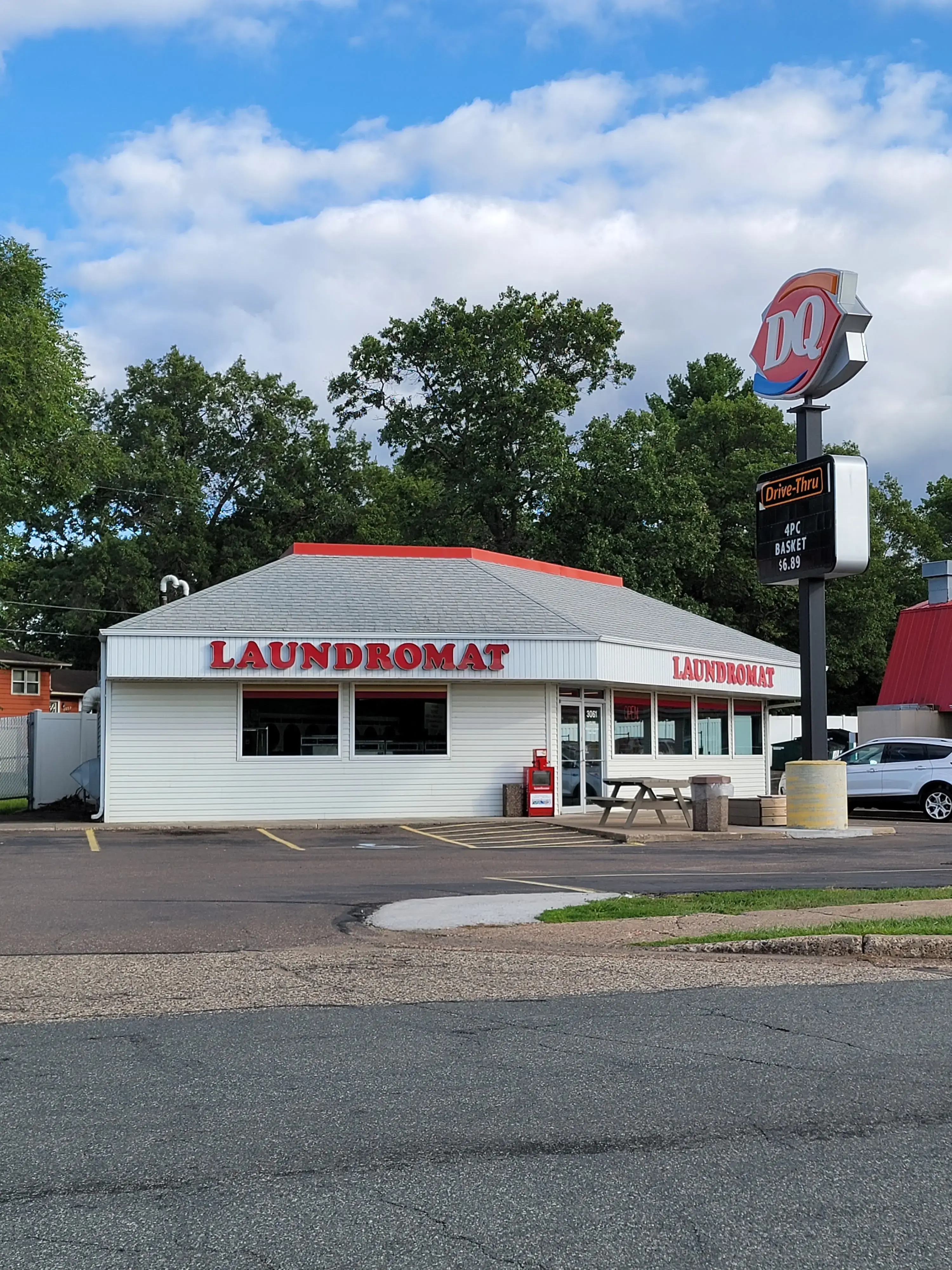 Pinehurst Laundromat Eau Claire - Image 2