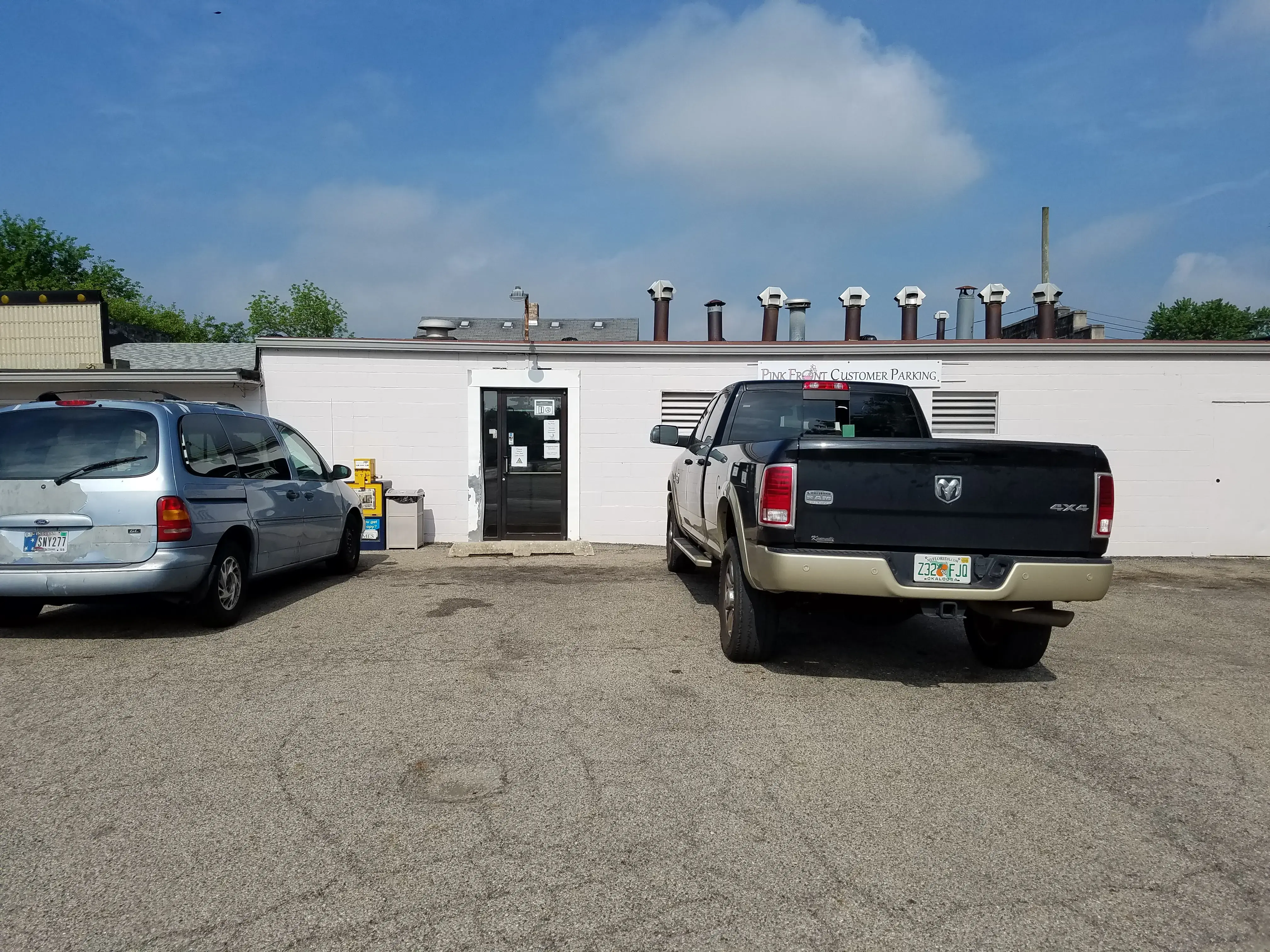 Pink Front Laundromat and Drop Off Laundry Service - Image 3