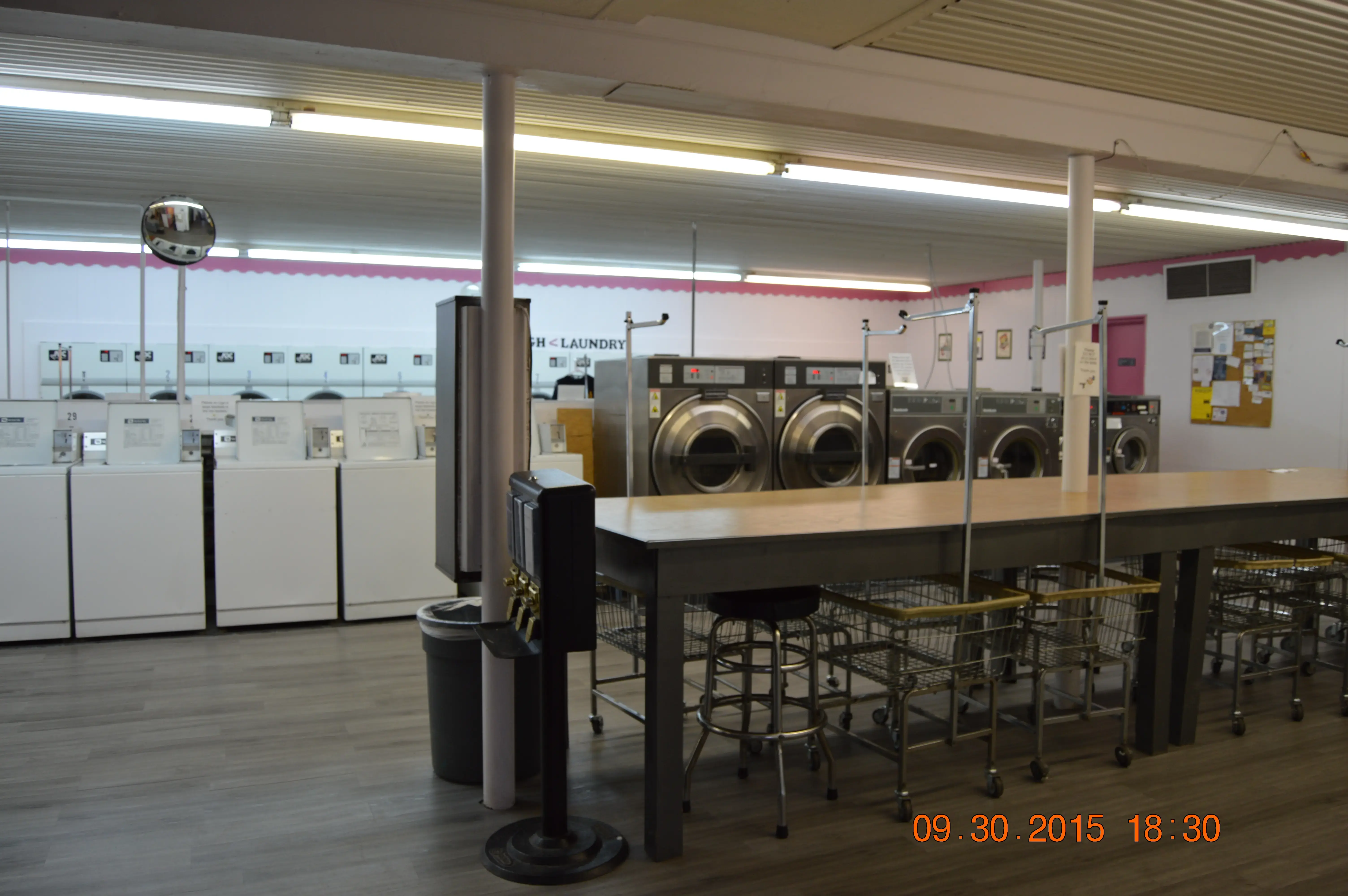Pink Front Laundromat and Drop Off Laundry Service - Image 15