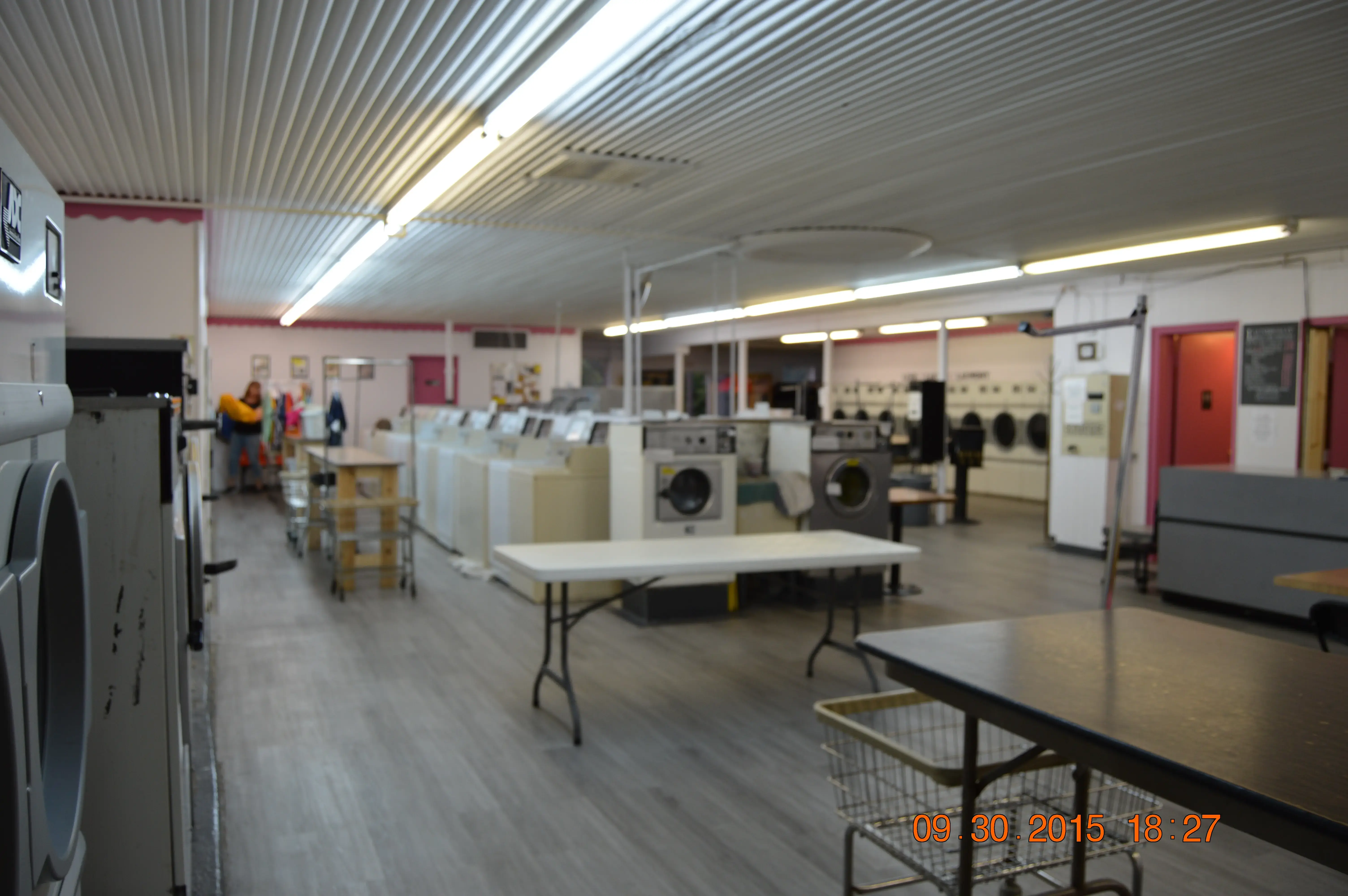 Pink Front Laundromat and Drop Off Laundry Service thumbnail 14