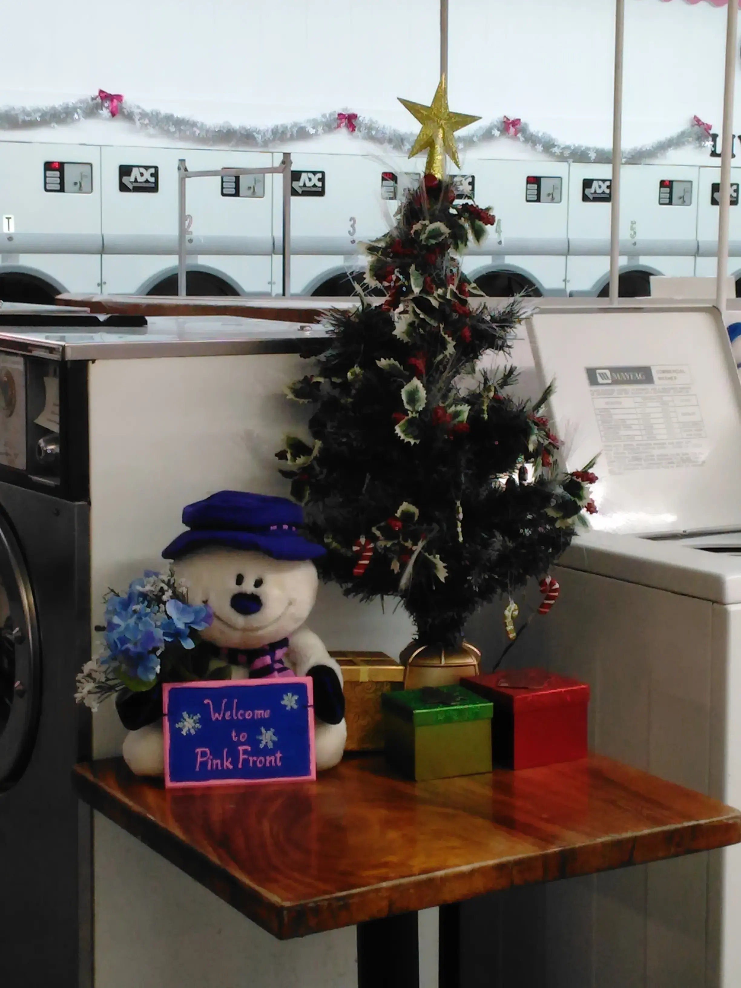 Pink Front Laundromat and Drop Off Laundry Service - Image 10