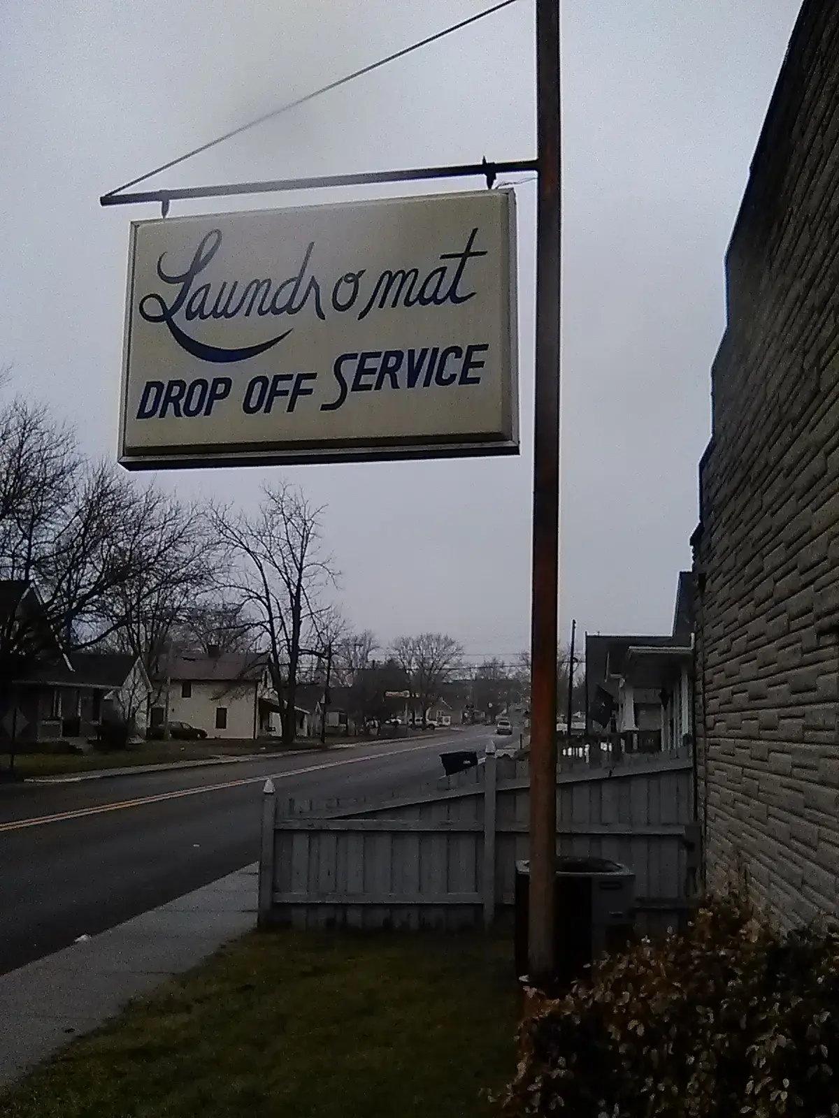 Pink Front Laundromat and Drop Off Laundry Service thumbnail 8