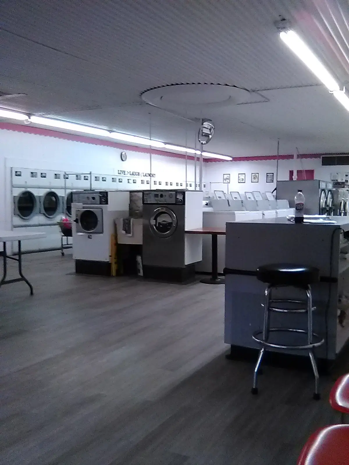 Pink Front Laundromat and Drop Off Laundry Service - Image 6