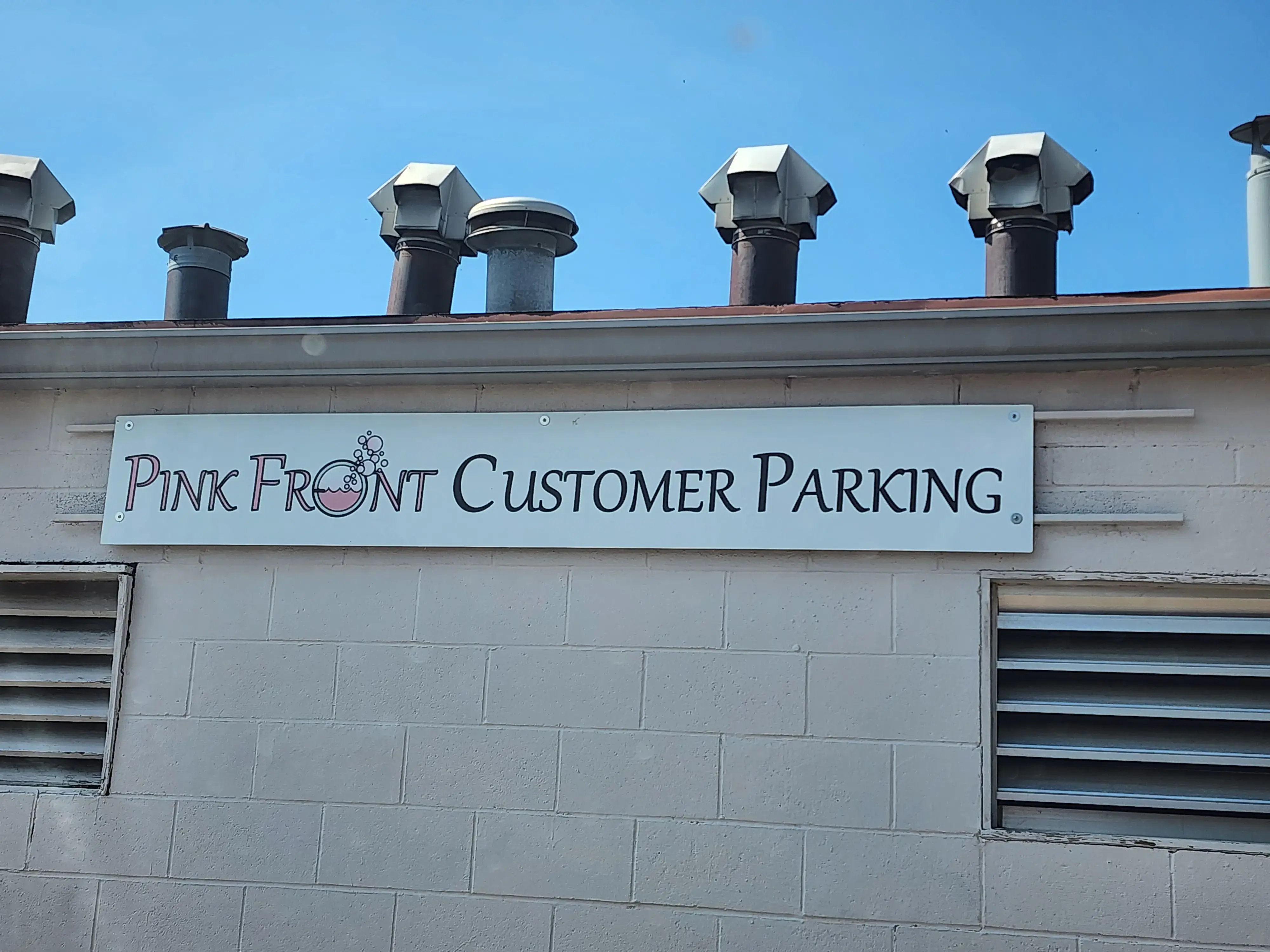 Pink Front Laundromat and Drop Off Laundry Service - Image 5