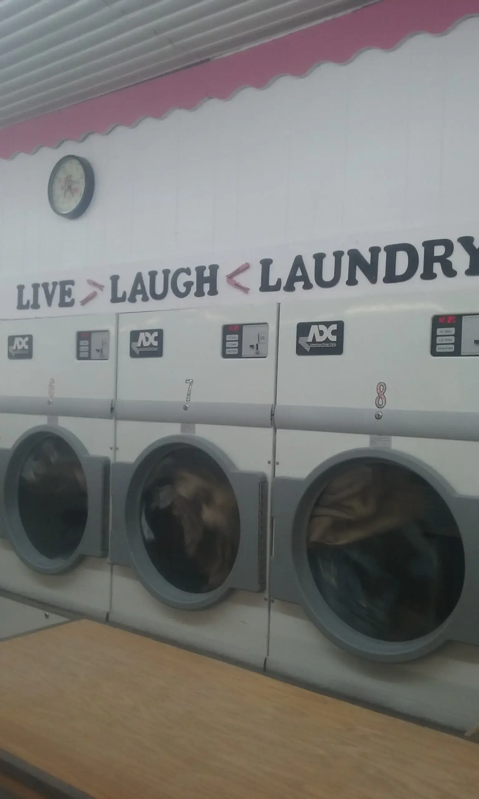 Pink Front Laundromat and Drop Off Laundry Service thumbnail 9