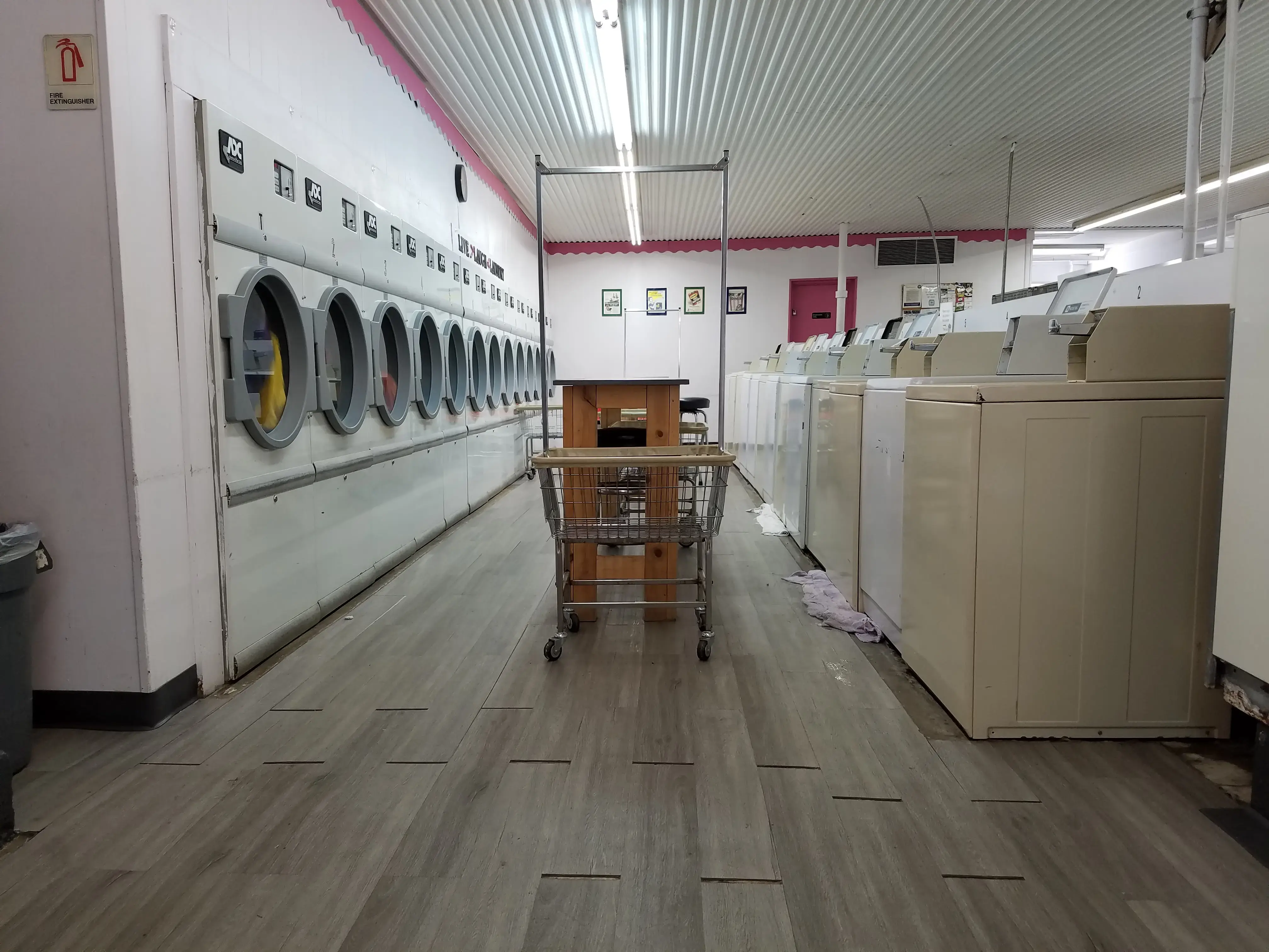 Pink Front Laundromat and Drop Off Laundry Service - Image 7