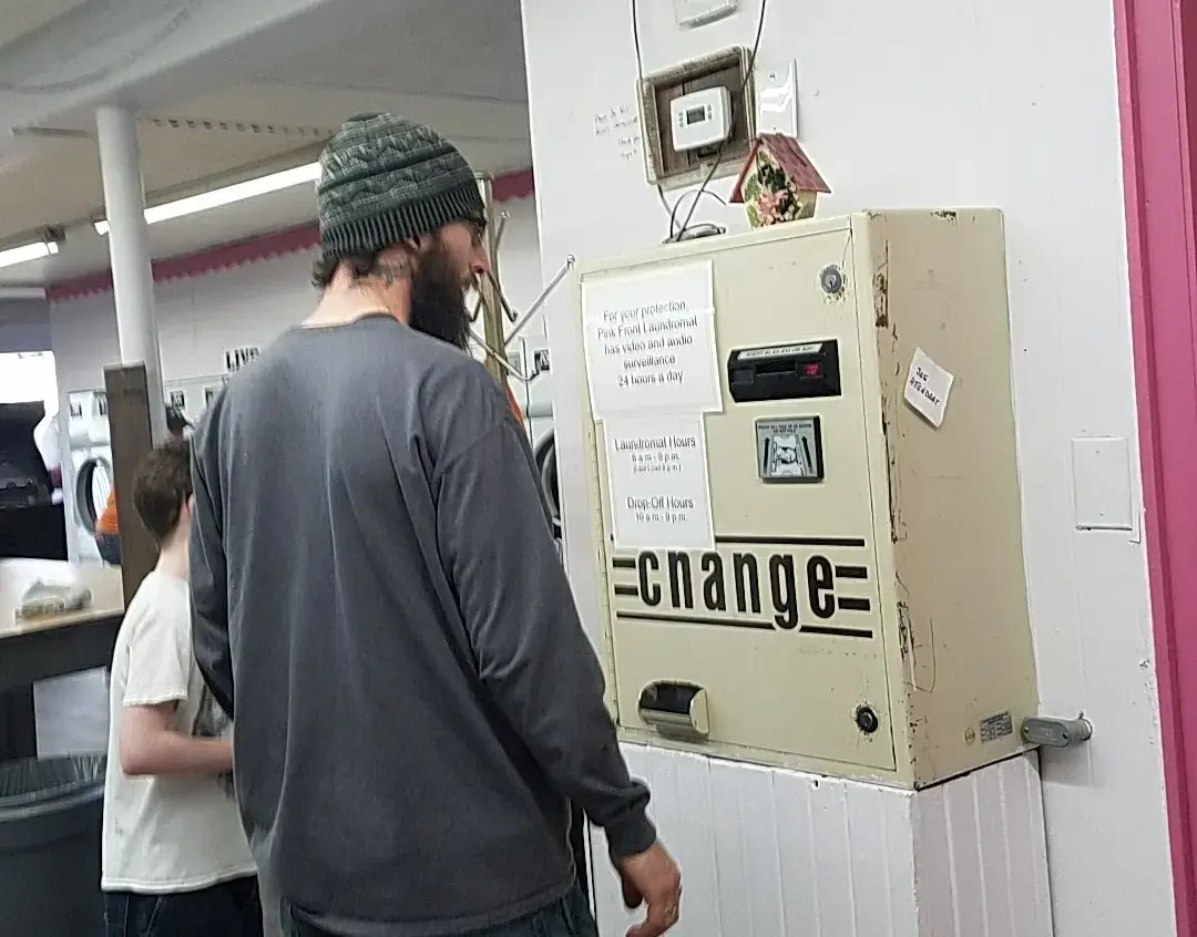 Pink Front Laundromat and Drop Off Laundry Service thumbnail 11