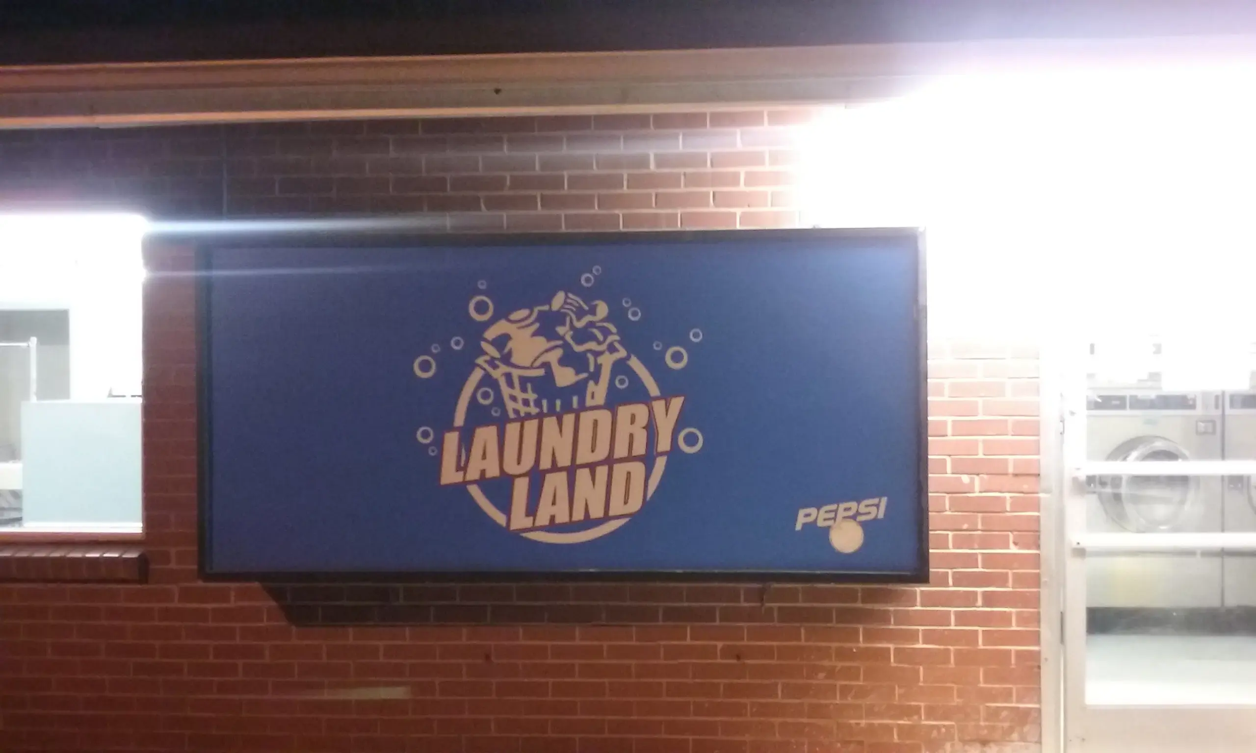 Pittsboro Laundry Land Laundromat - Image 8