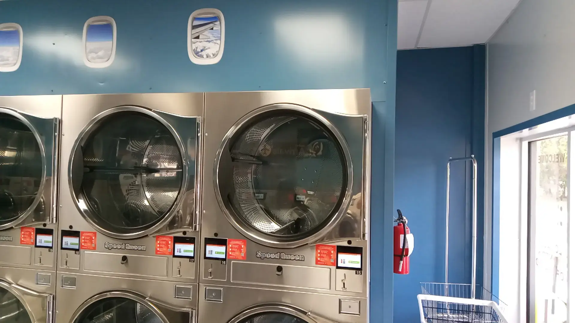 Plane Sudz Laundromat - Image 7