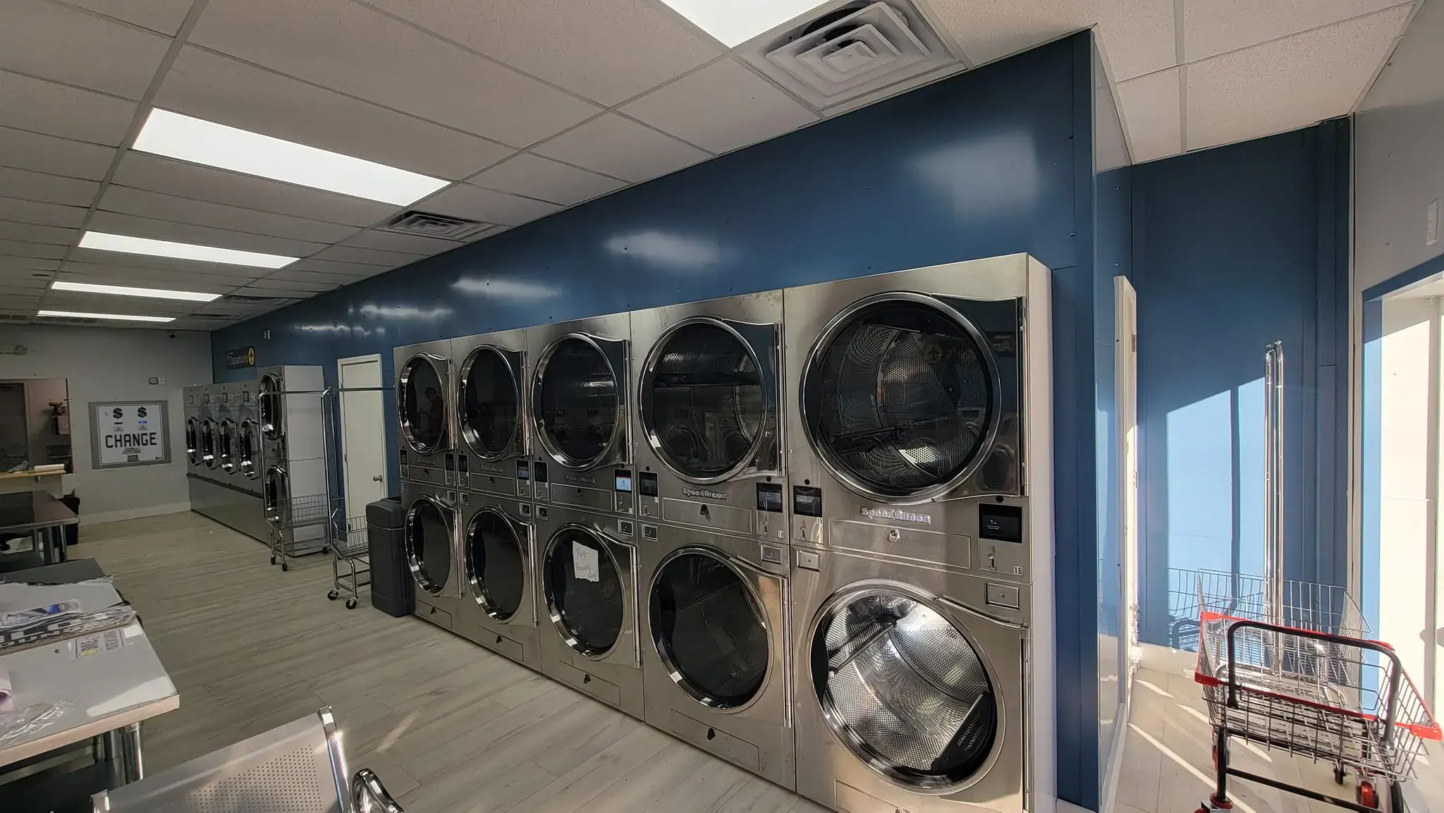 Plane Sudz Laundromat thumbnail 15