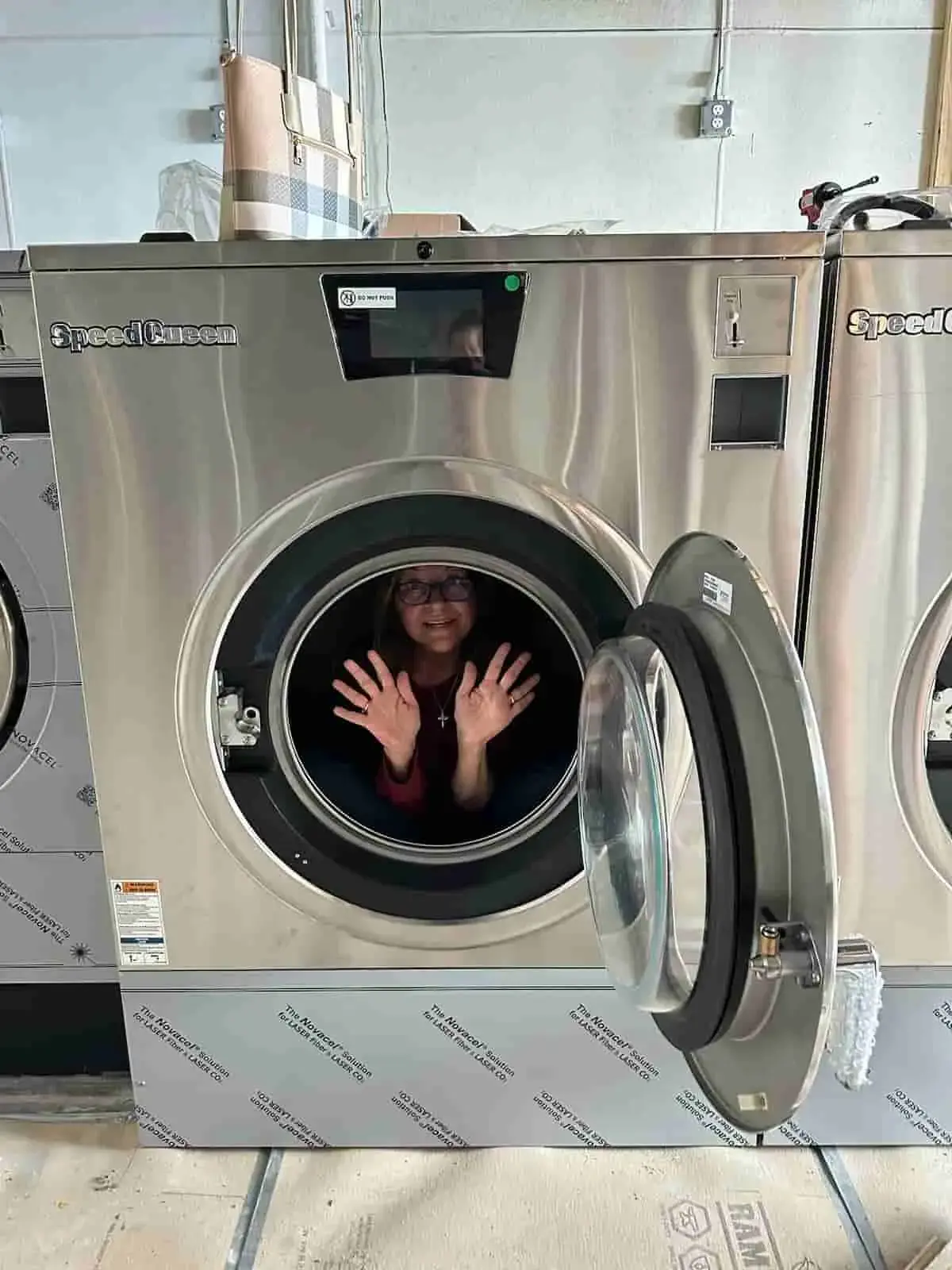 Plane Sudz Laundromat - Image 11