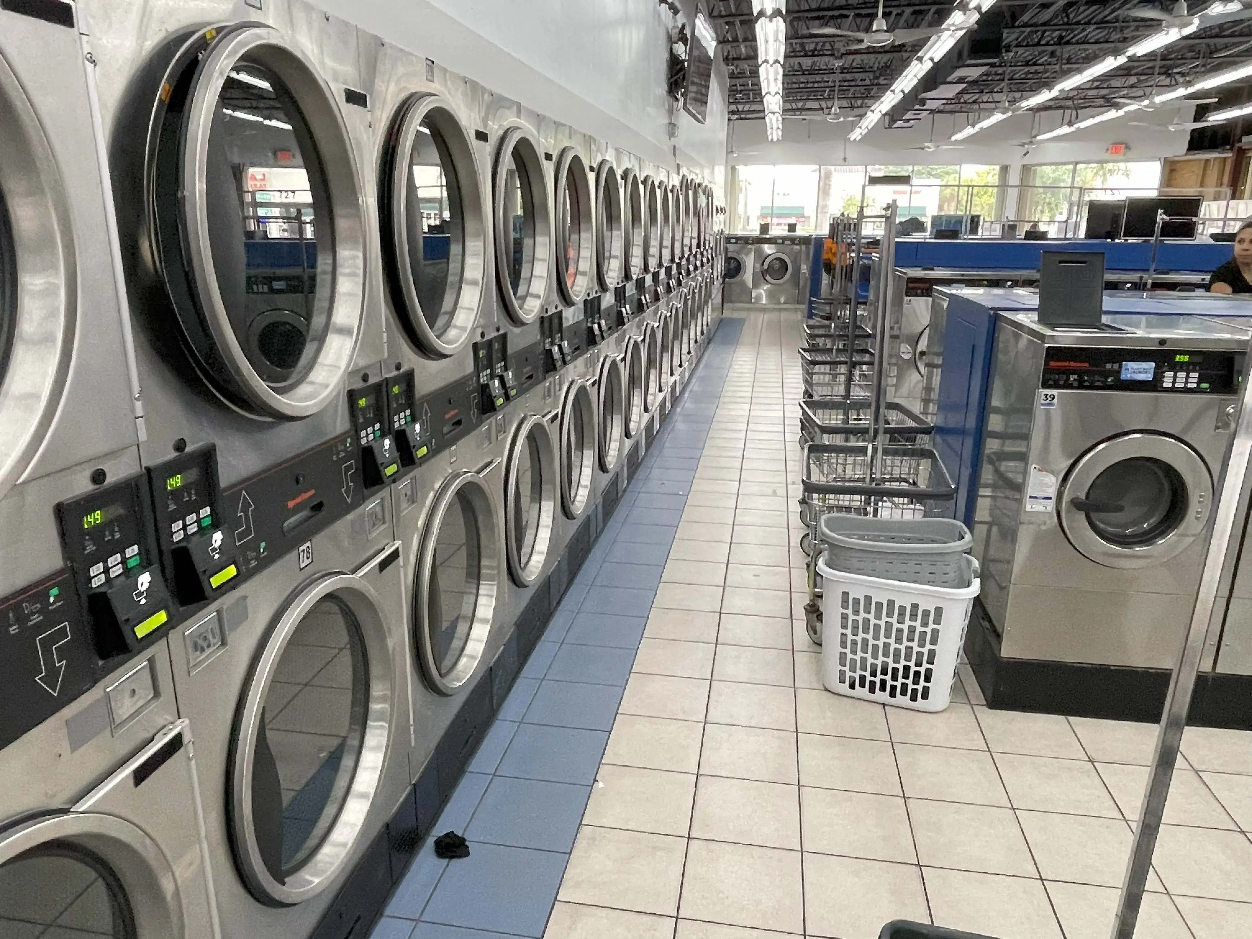 Planet Wash Laundry - Hallandale - Image 2