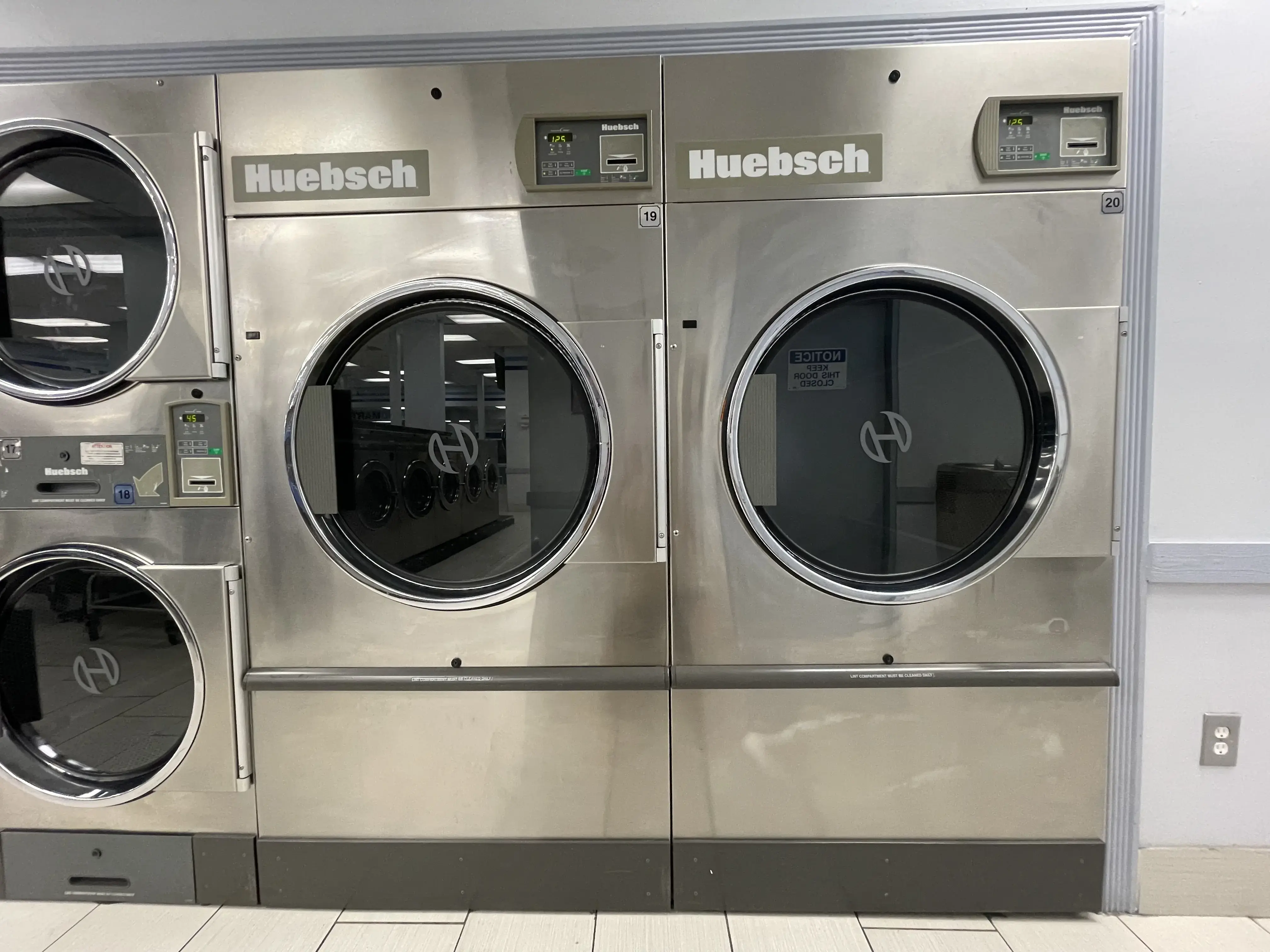 Planet Wash Laundry - Hollywood thumbnail 17