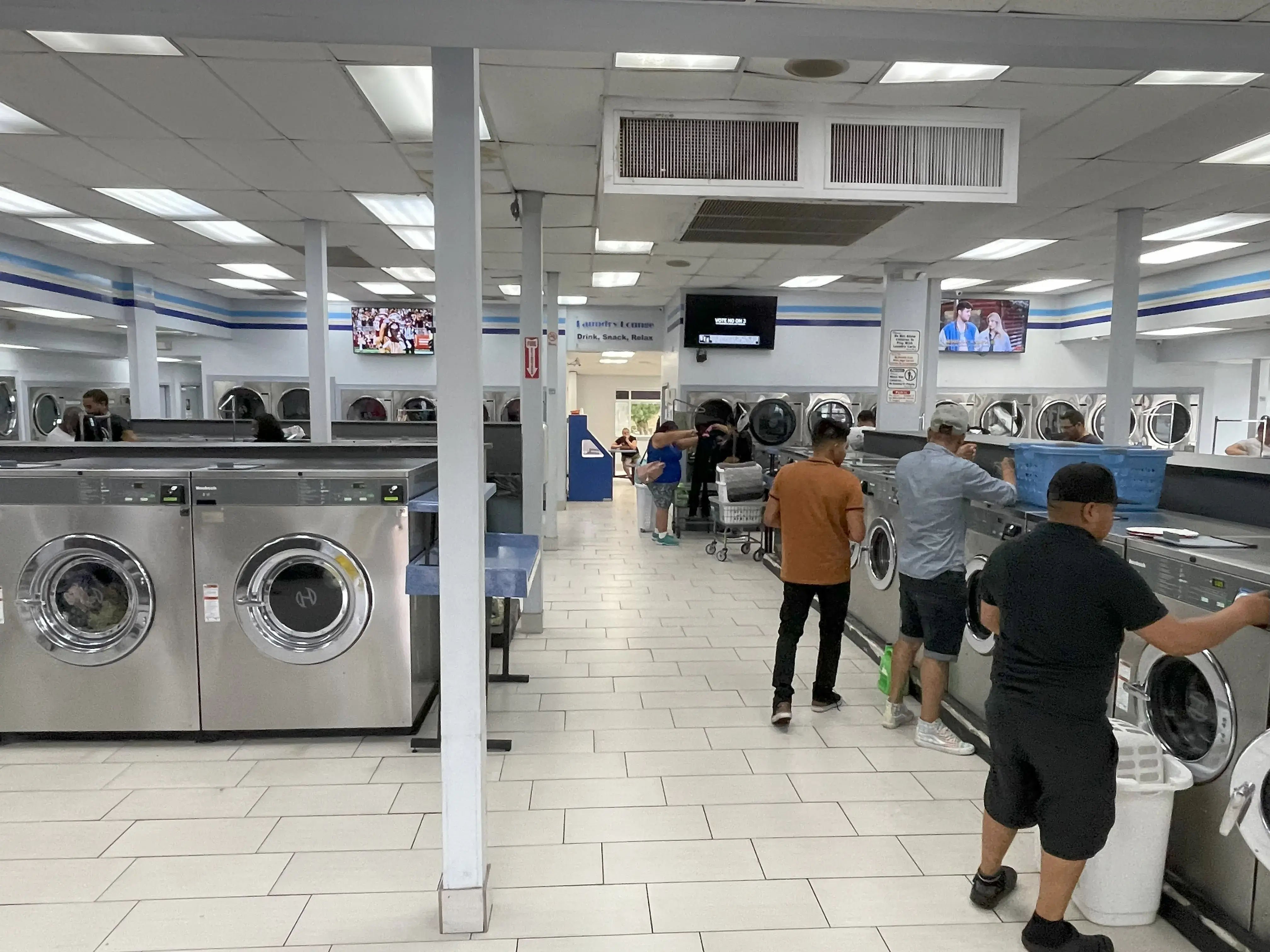 Planet Wash Laundry - Hollywood - Image 2