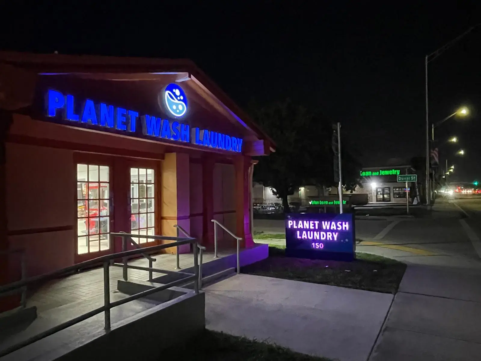Planet Wash Laundry - Hollywood - Image 16