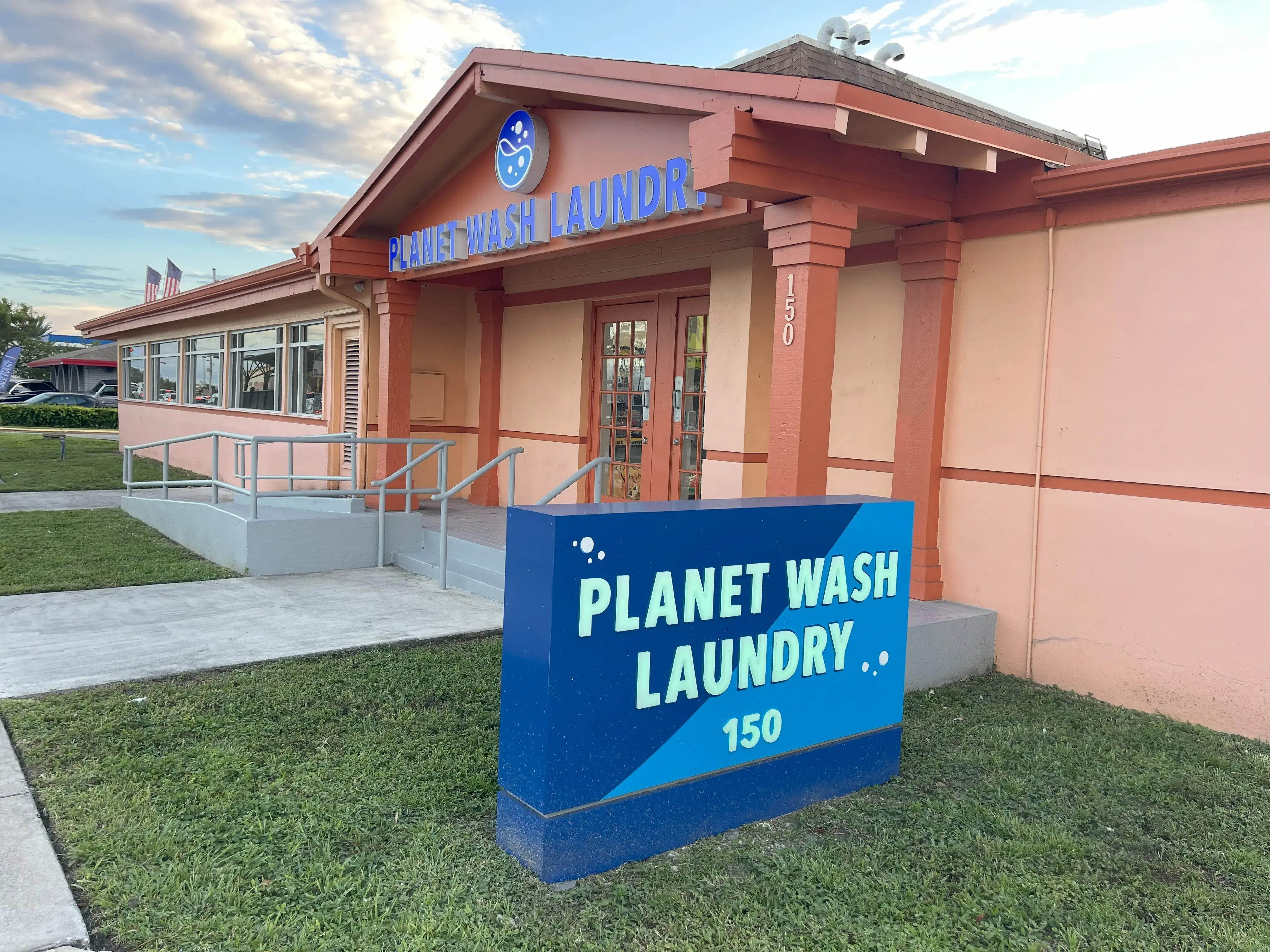 Planet Wash Laundry - Hollywood - Image 3