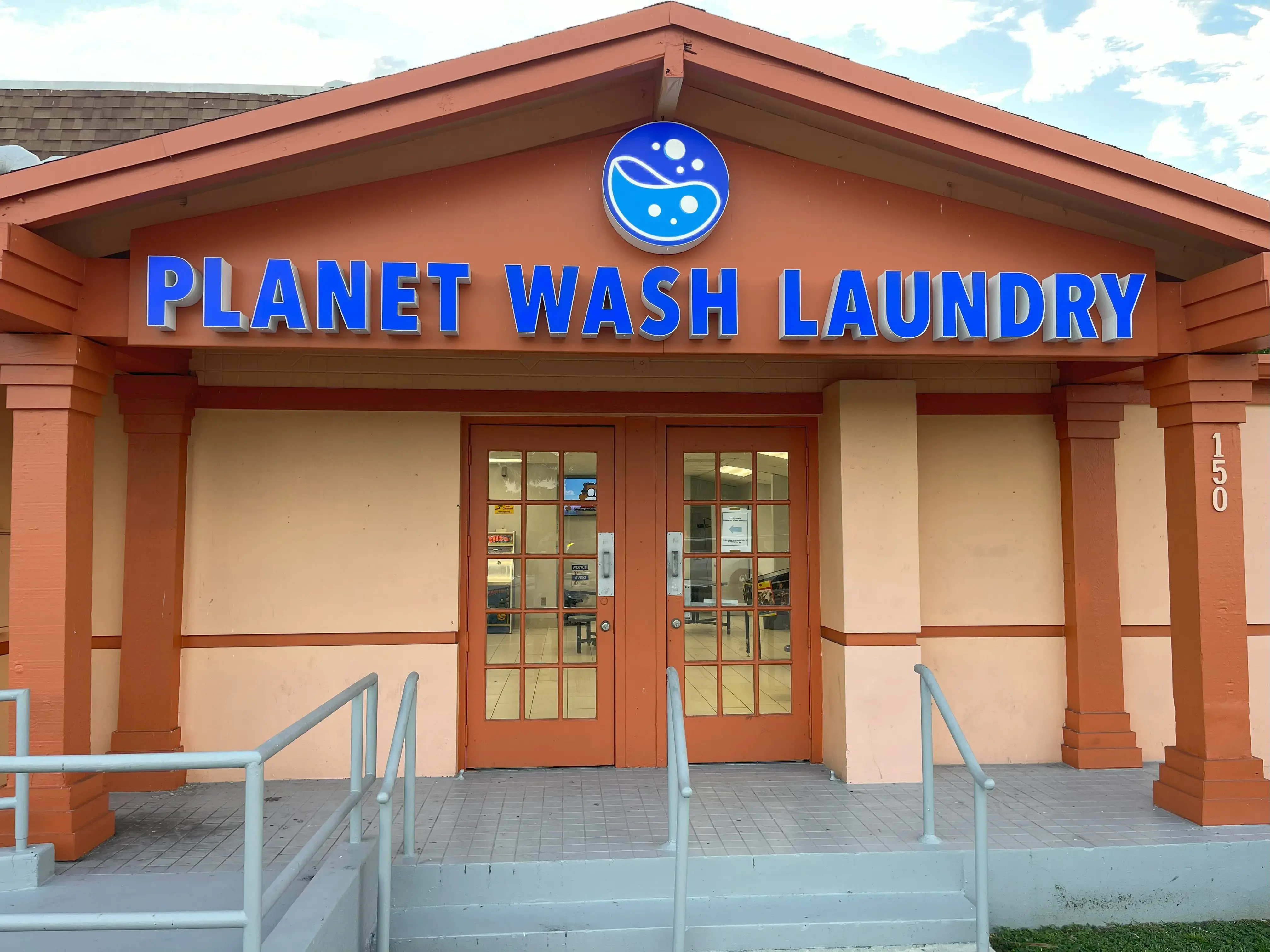 Planet Wash Laundry - Hollywood - Image 1