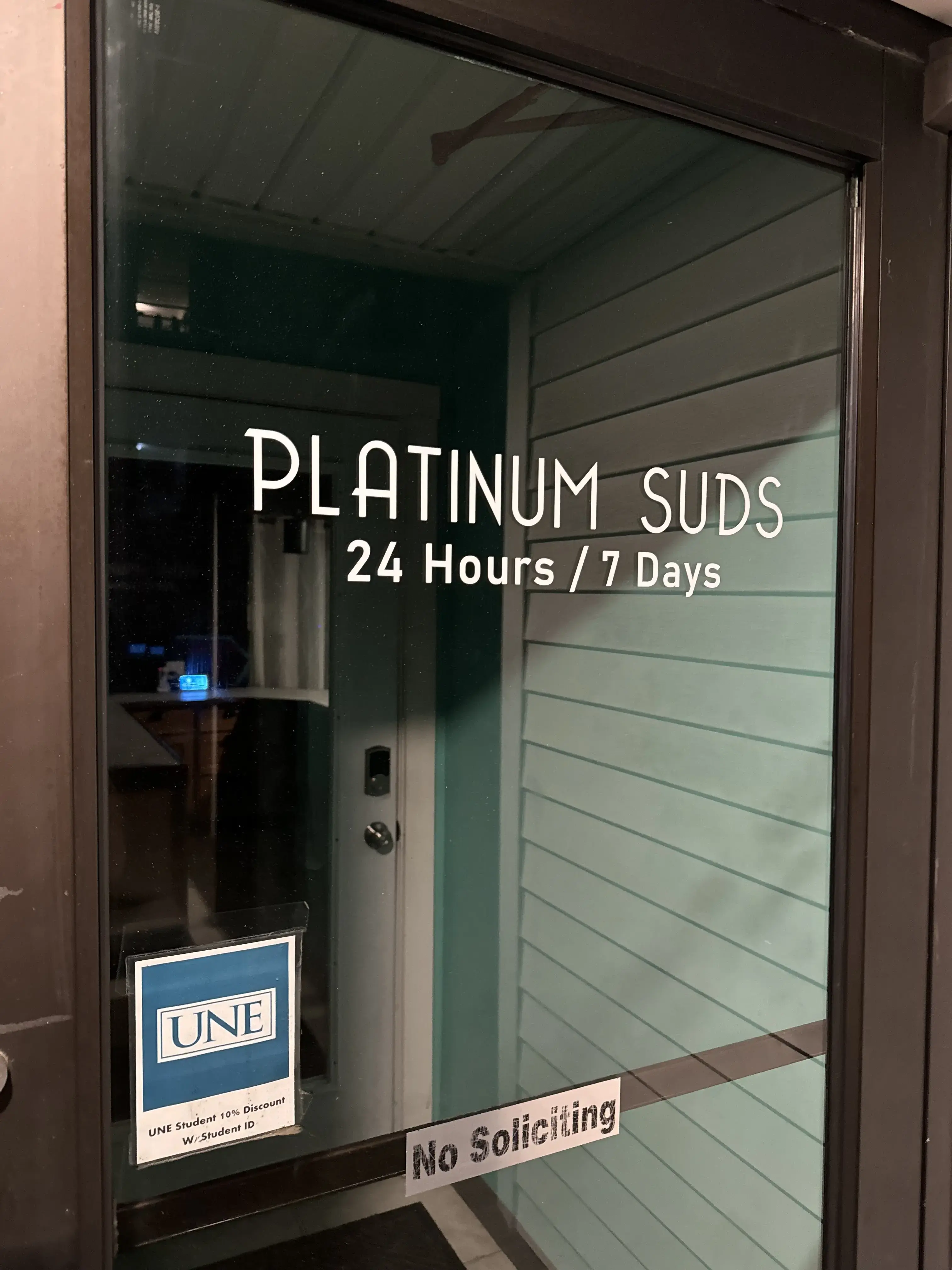 Platinum Suds 24Hr Classic Coin-Op Laundromat thumbnail 13