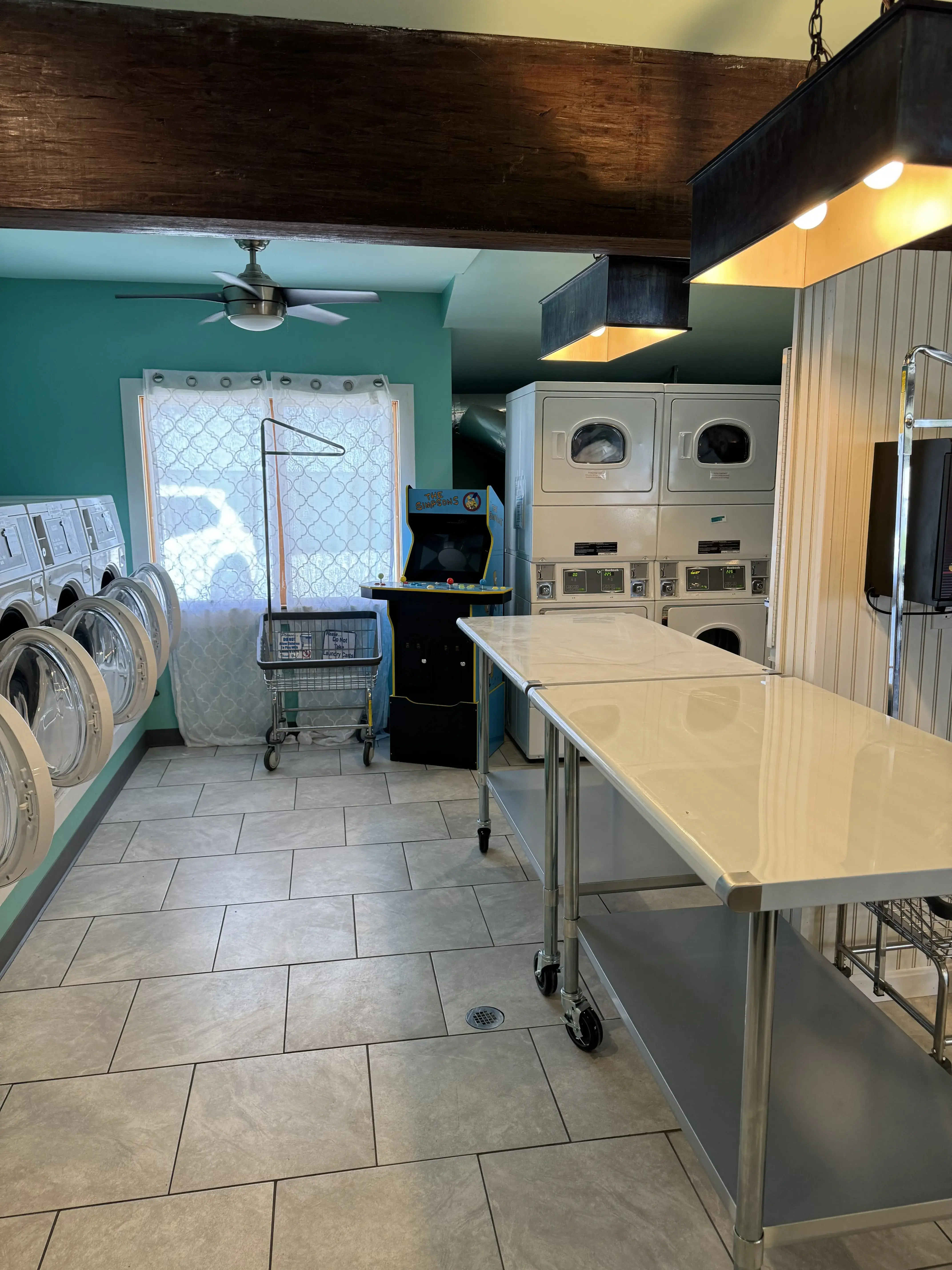 Platinum Suds 24Hr Classic Coin-Op Laundromat thumbnail 15