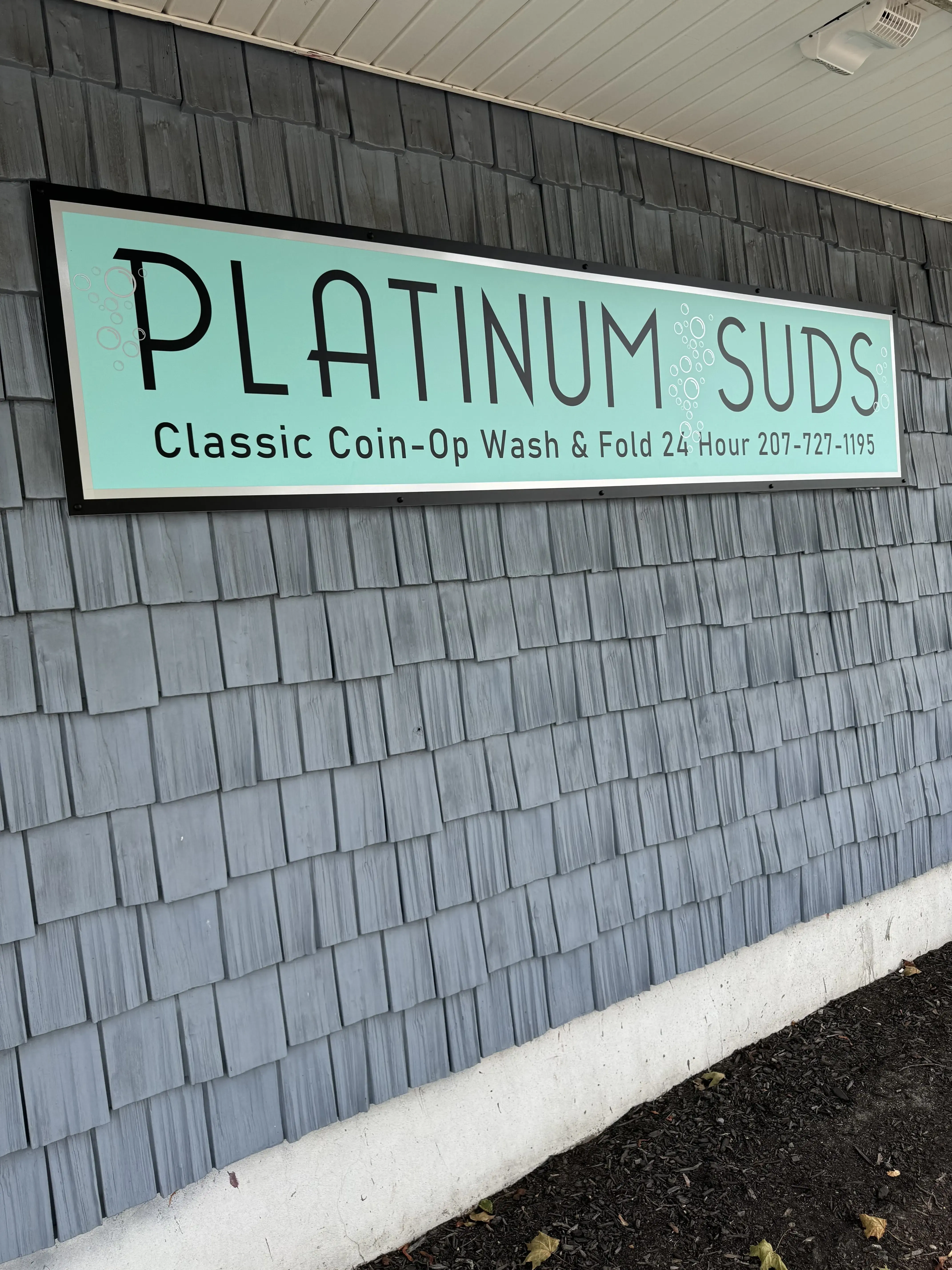 Platinum Suds 24Hr Classic Coin-Op Laundromat thumbnail 9