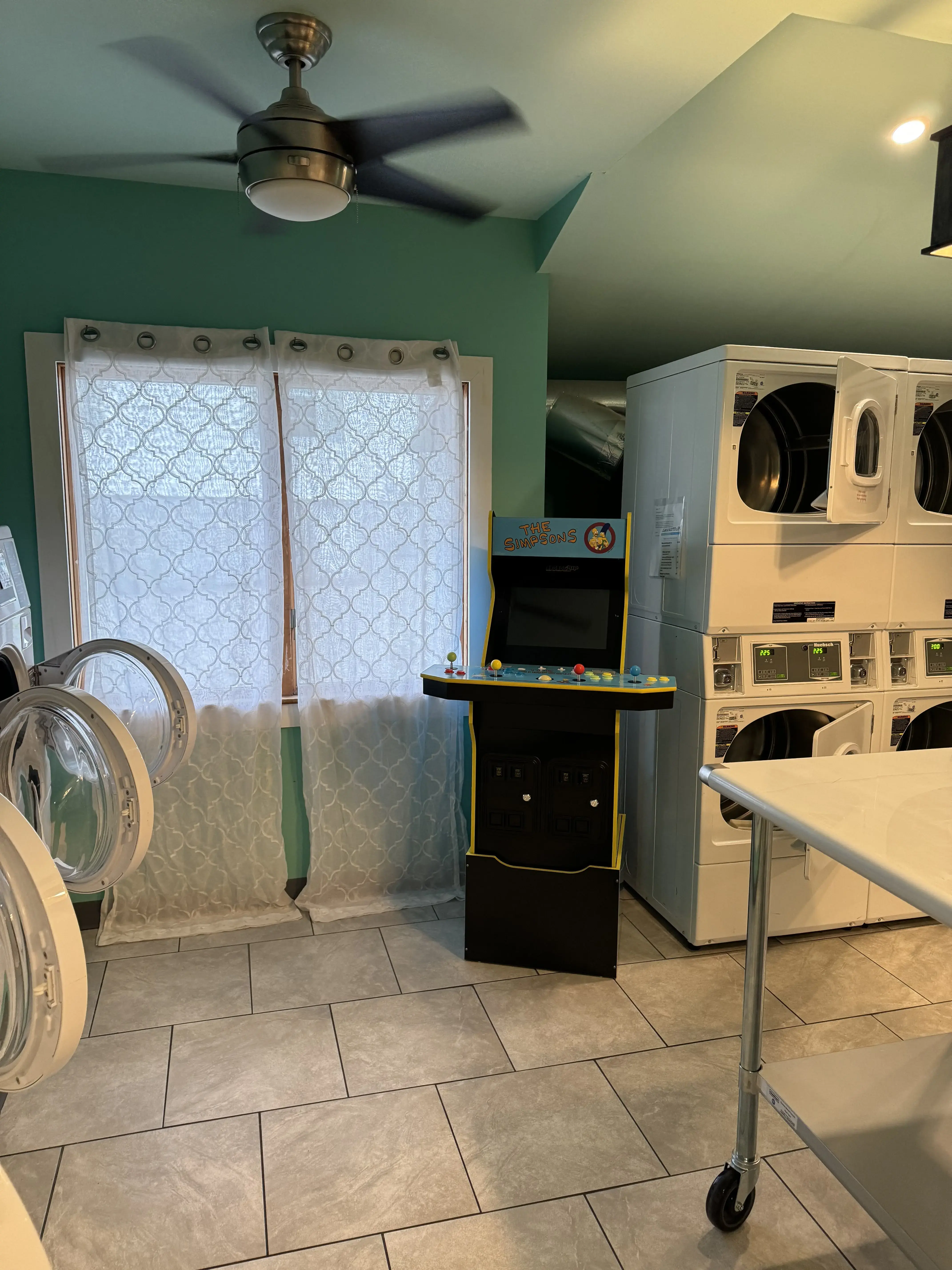 Platinum Suds 24Hr Classic Coin-Op Laundromat - Image 14