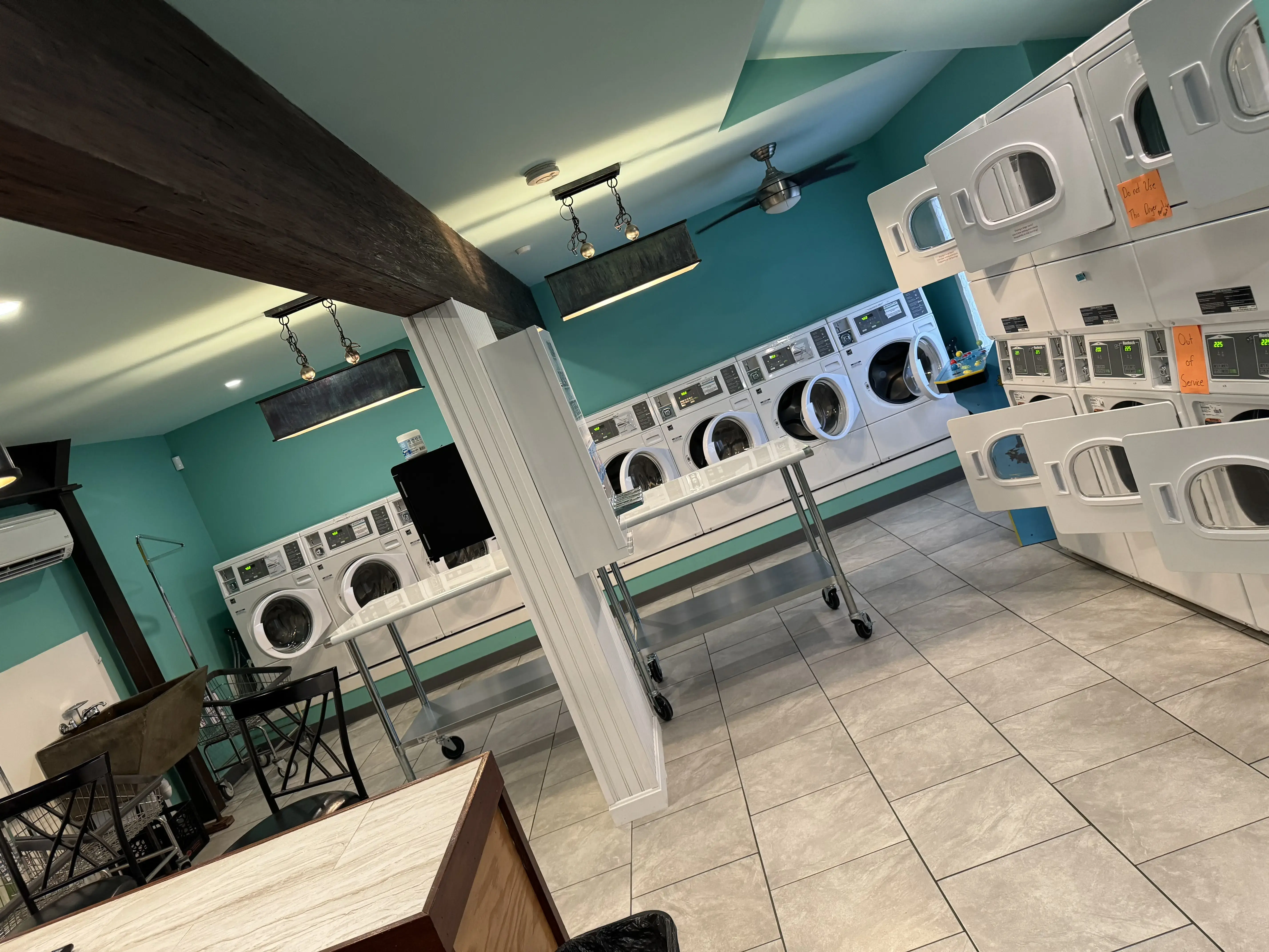Platinum Suds 24Hr Classic Coin-Op Laundromat thumbnail 1