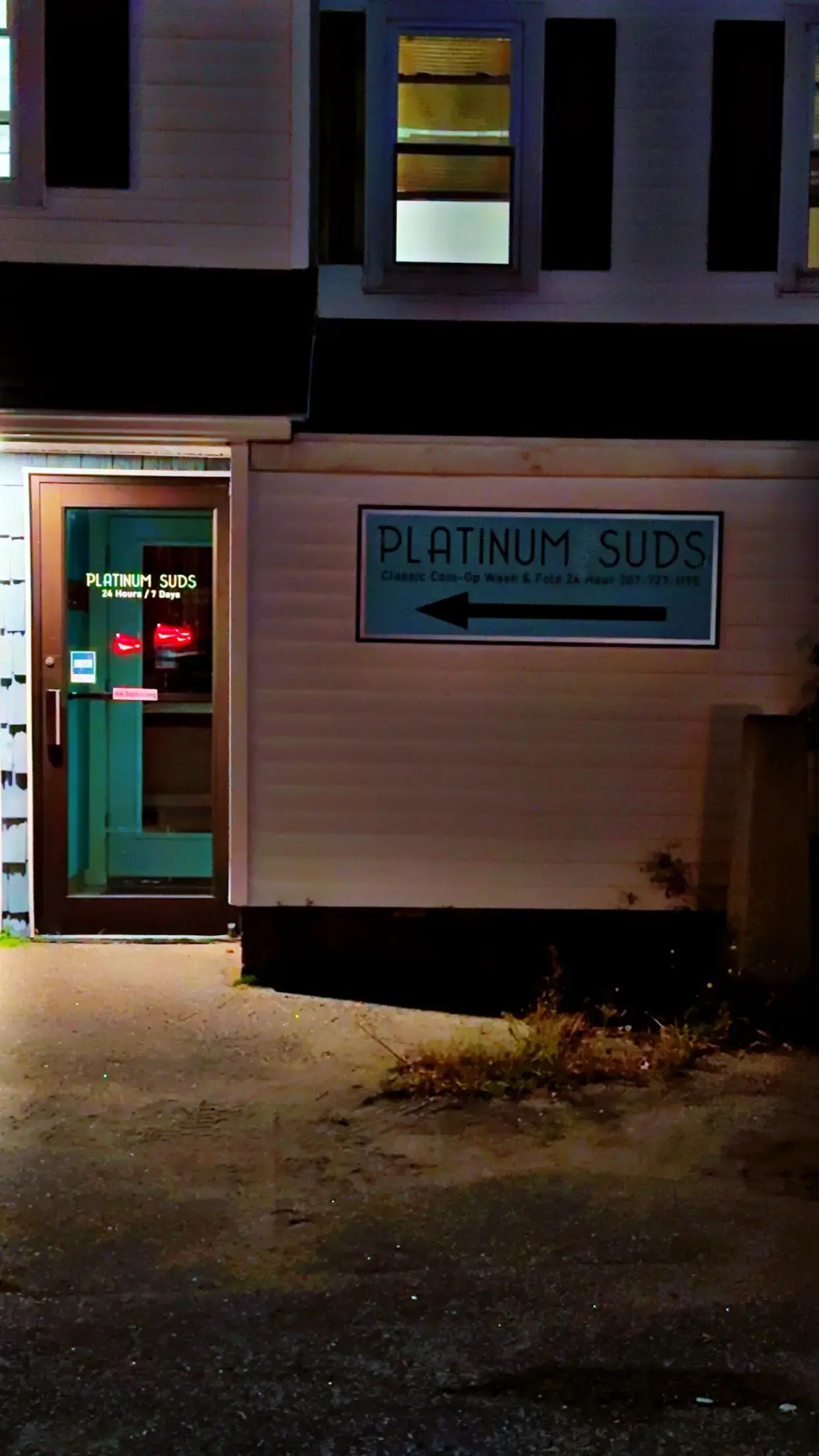 Platinum Suds 24Hr Classic Coin-Op Laundromat thumbnail 11