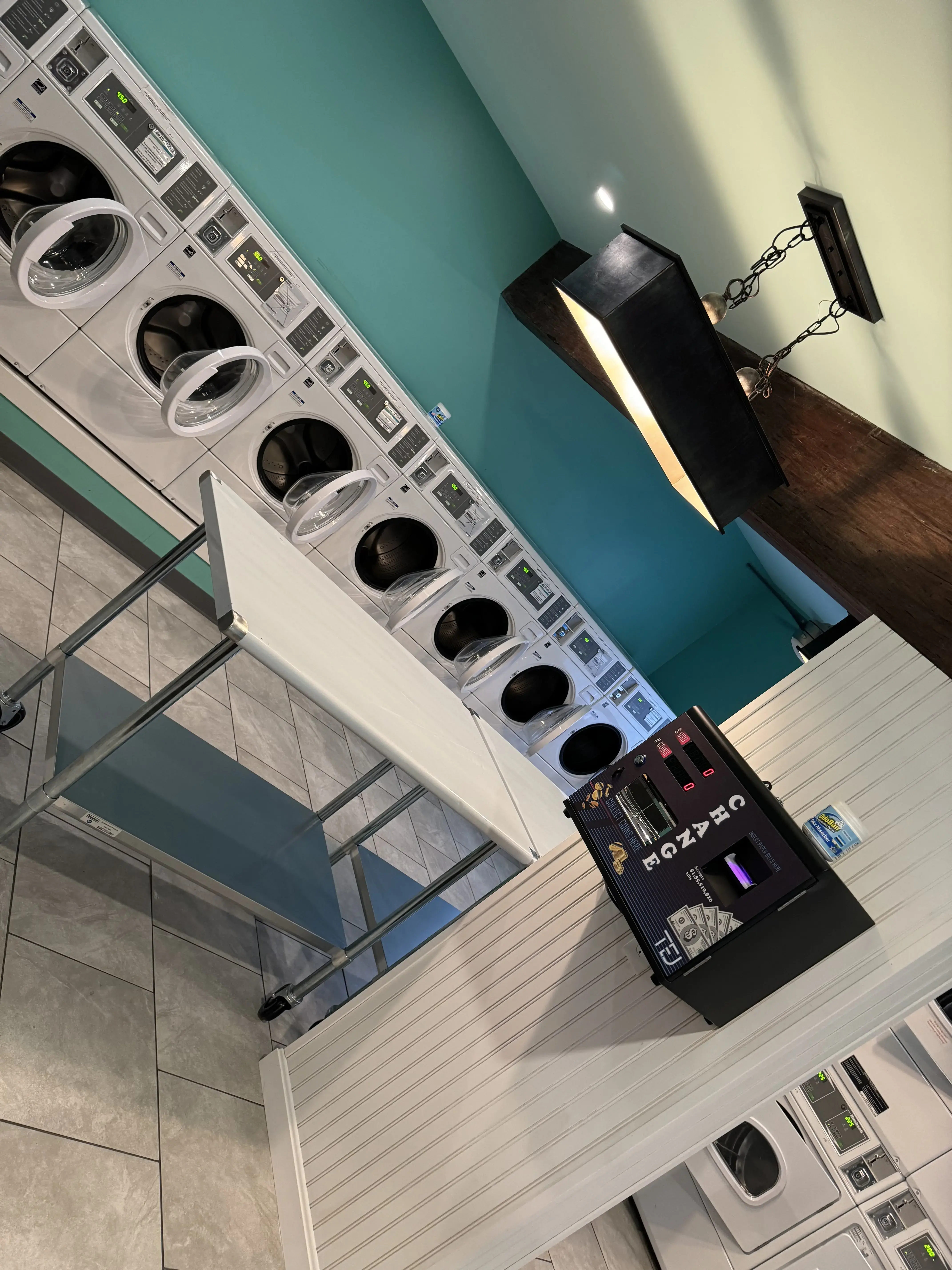 Platinum Suds 24Hr Classic Coin-Op Laundromat thumbnail 5