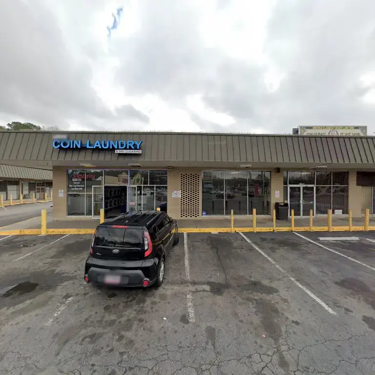 Plaza Coin Laundry - Image 7