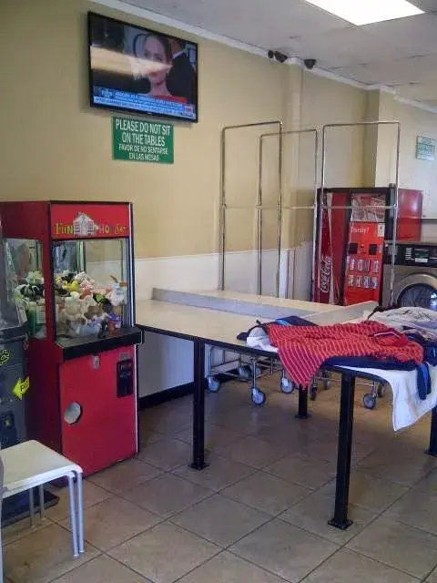Plaza Coin Laundry thumbnail 4