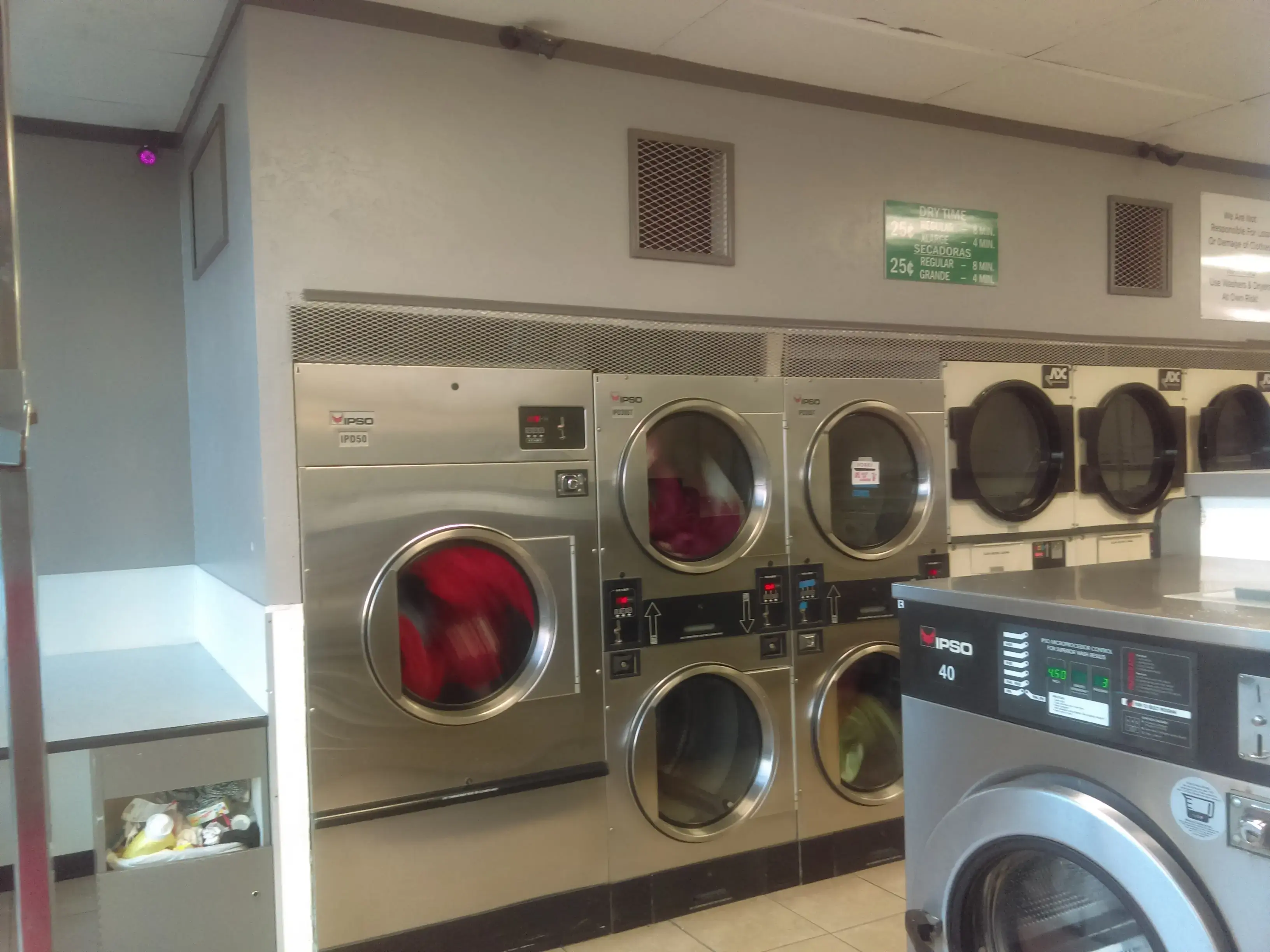 Plaza Coin Laundry - Image 6