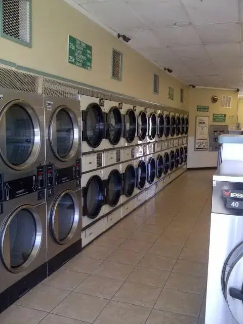 Plaza Coin Laundry - Image 11