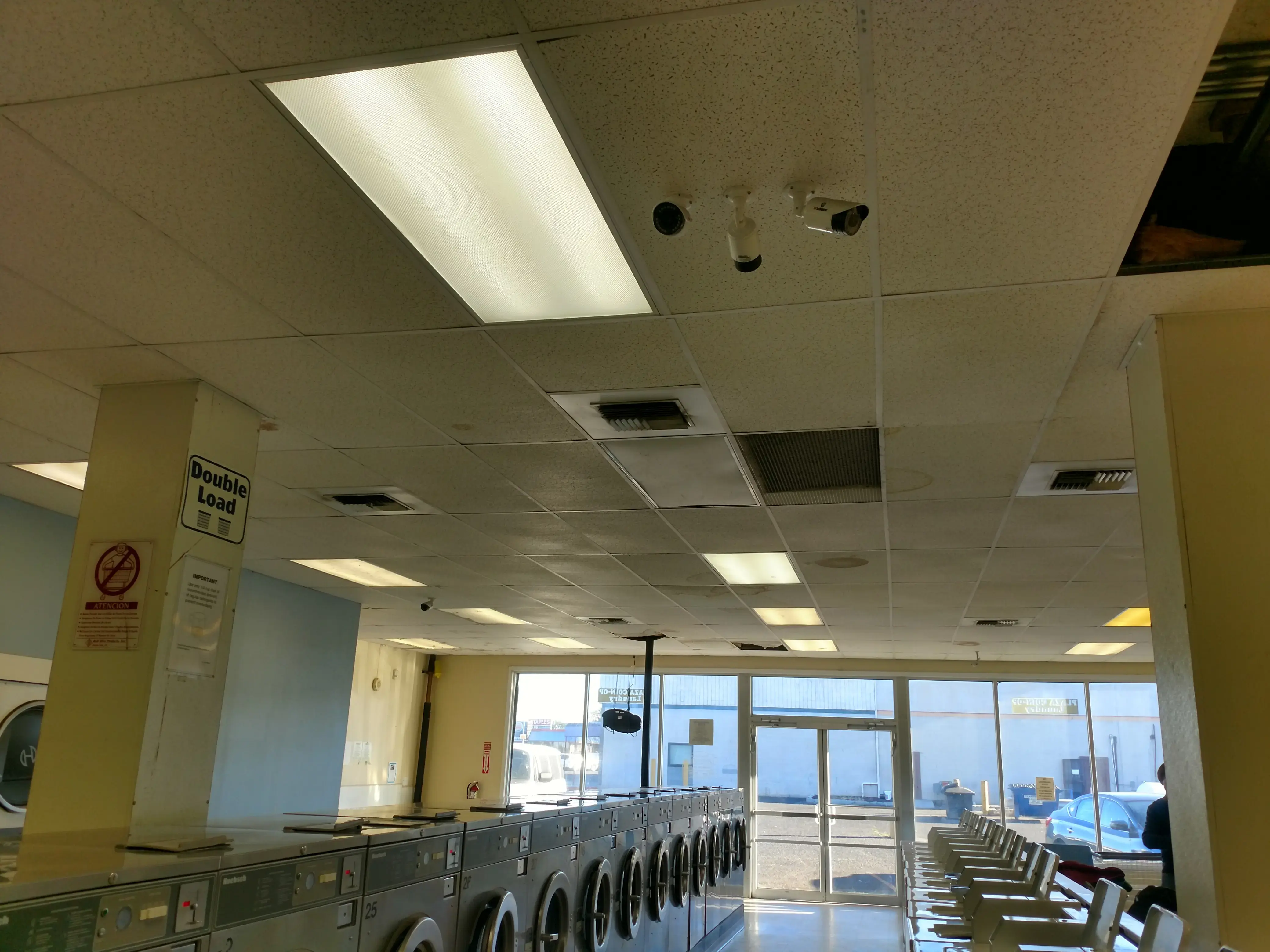 Plaza Coin-Op Laundry - Image 7