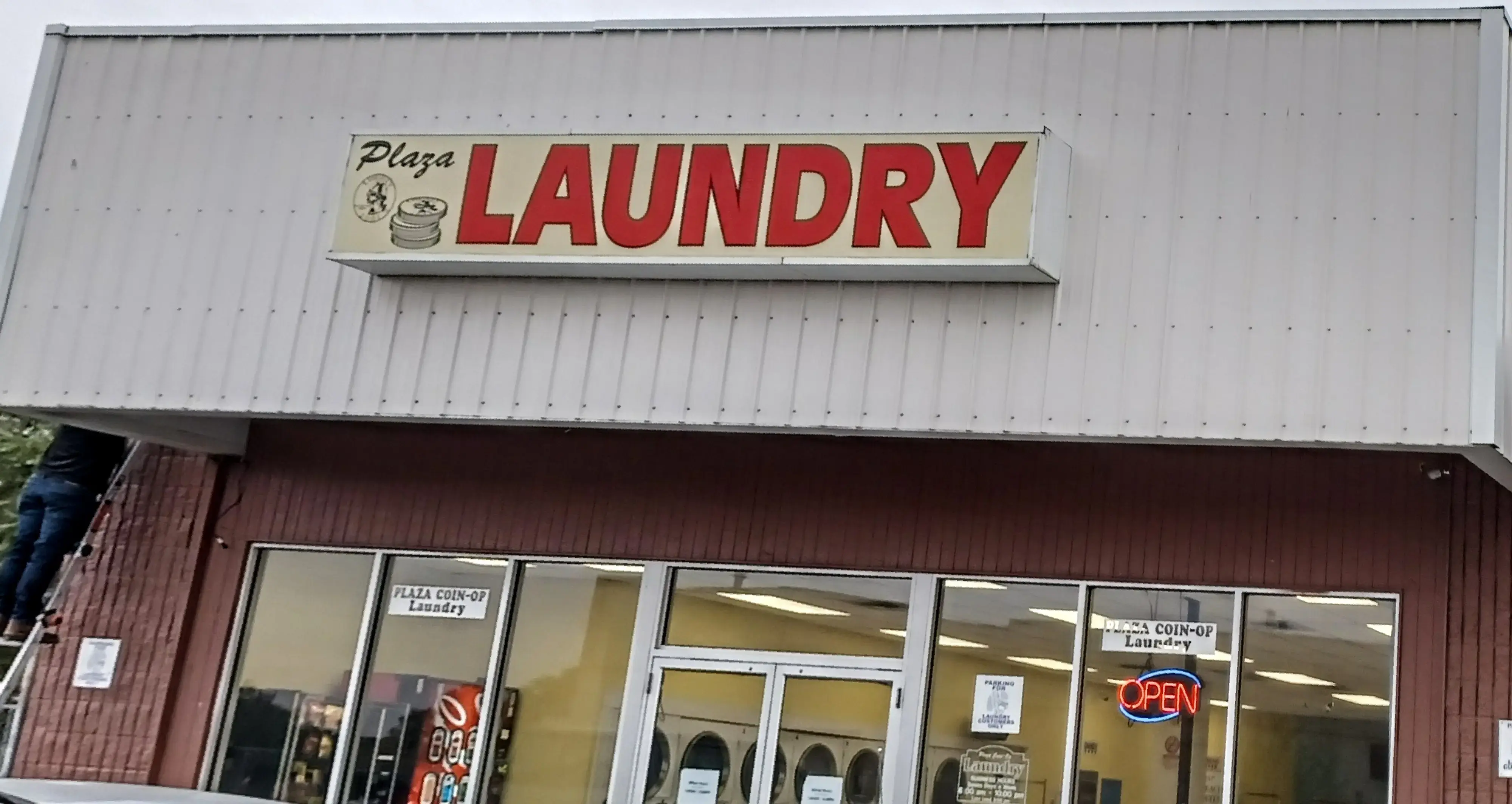 Plaza Coin-Op Laundry thumbnail 13