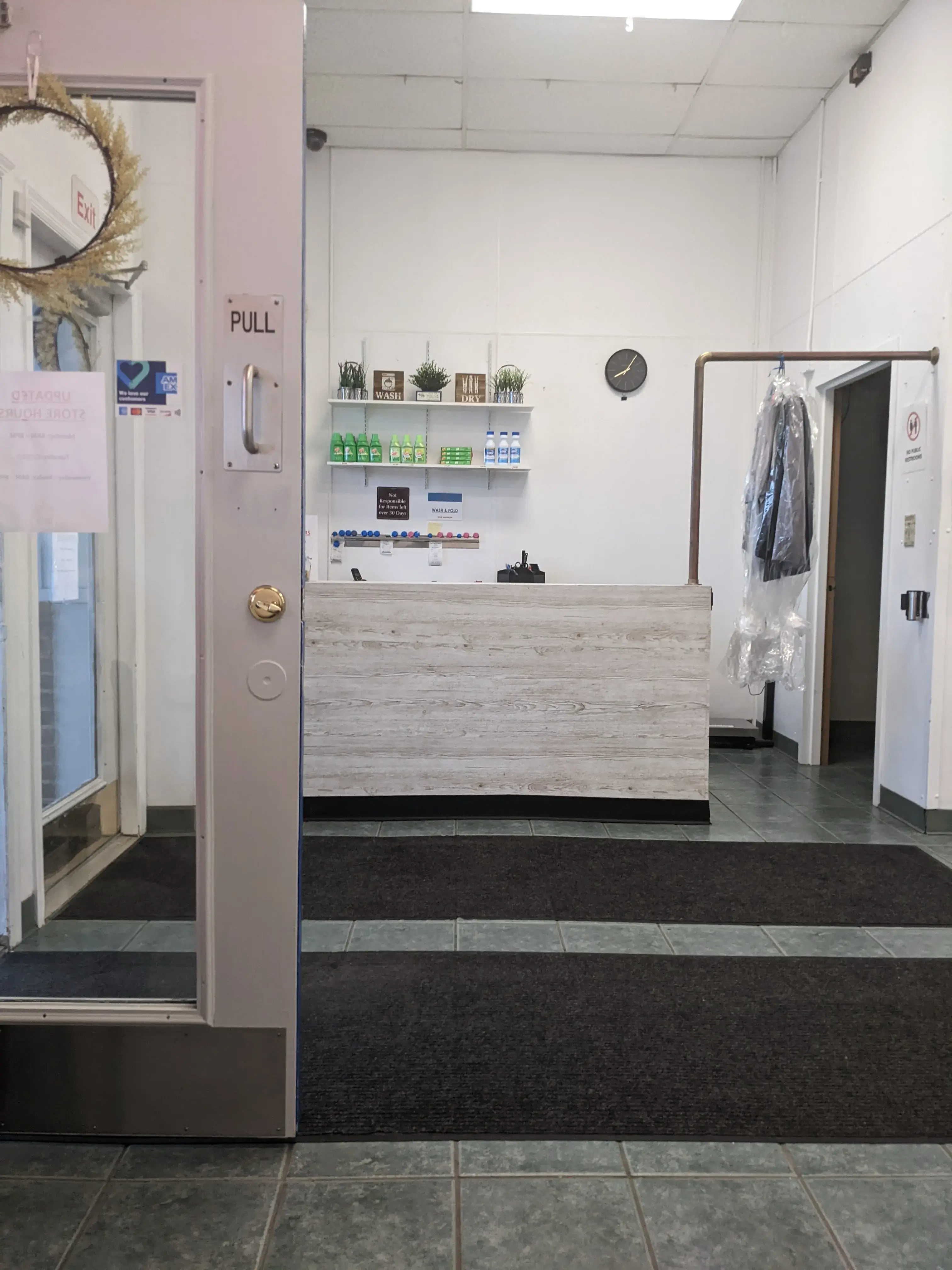 Plaza Laundromat and Cleaners - Image 5