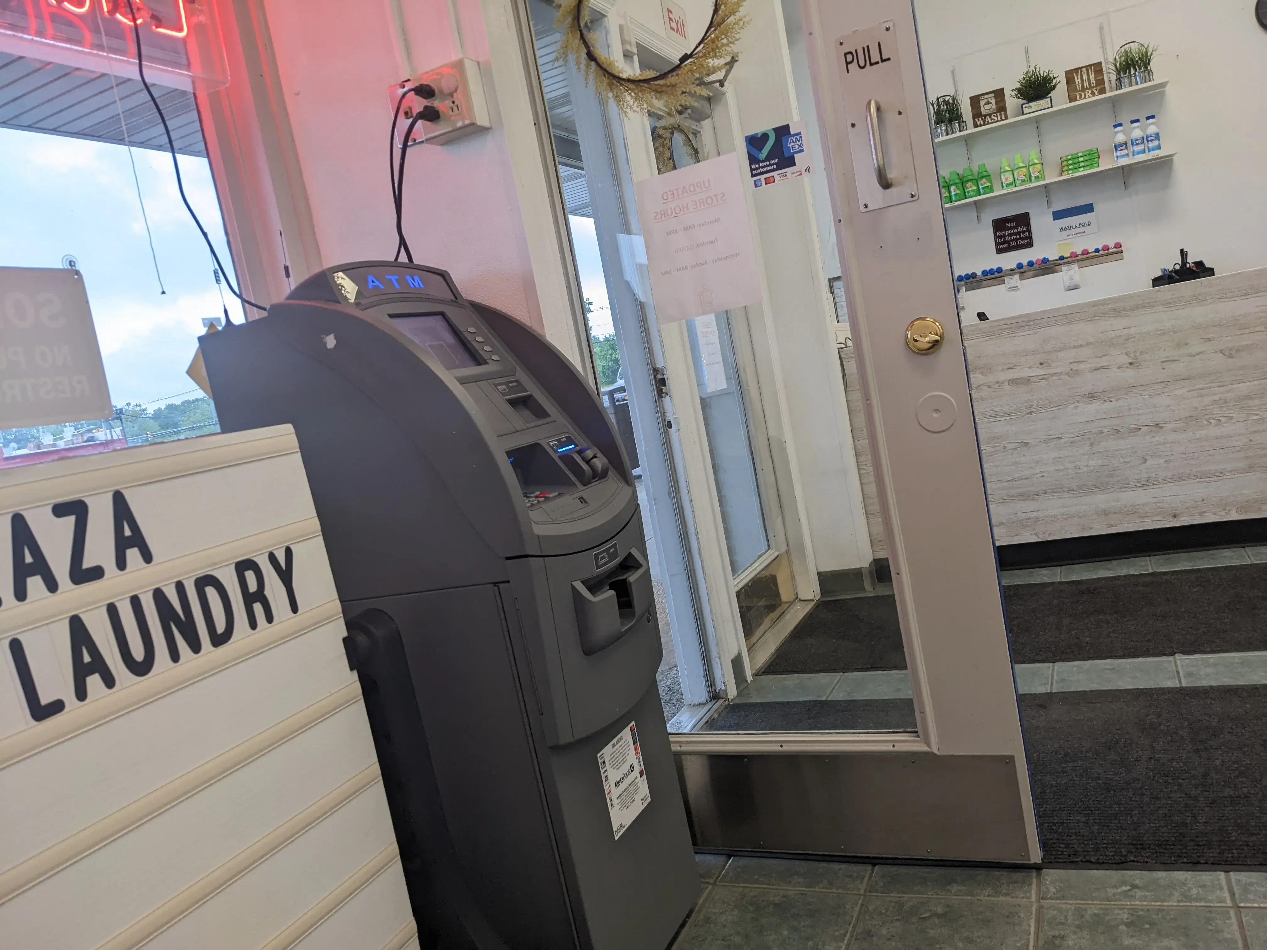 Plaza Laundromat and Cleaners - Image 10