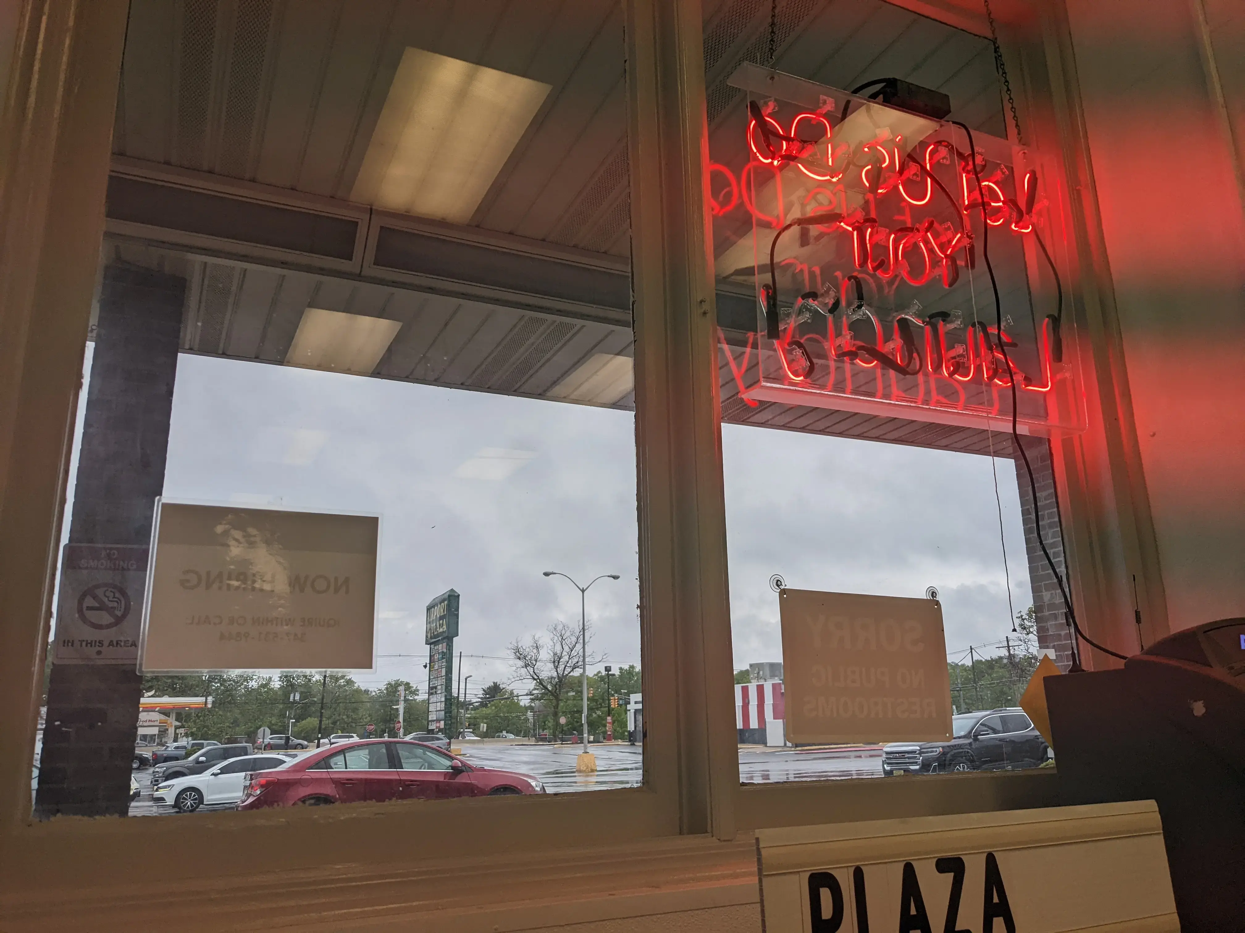 Plaza Laundromat and Cleaners - Image 11